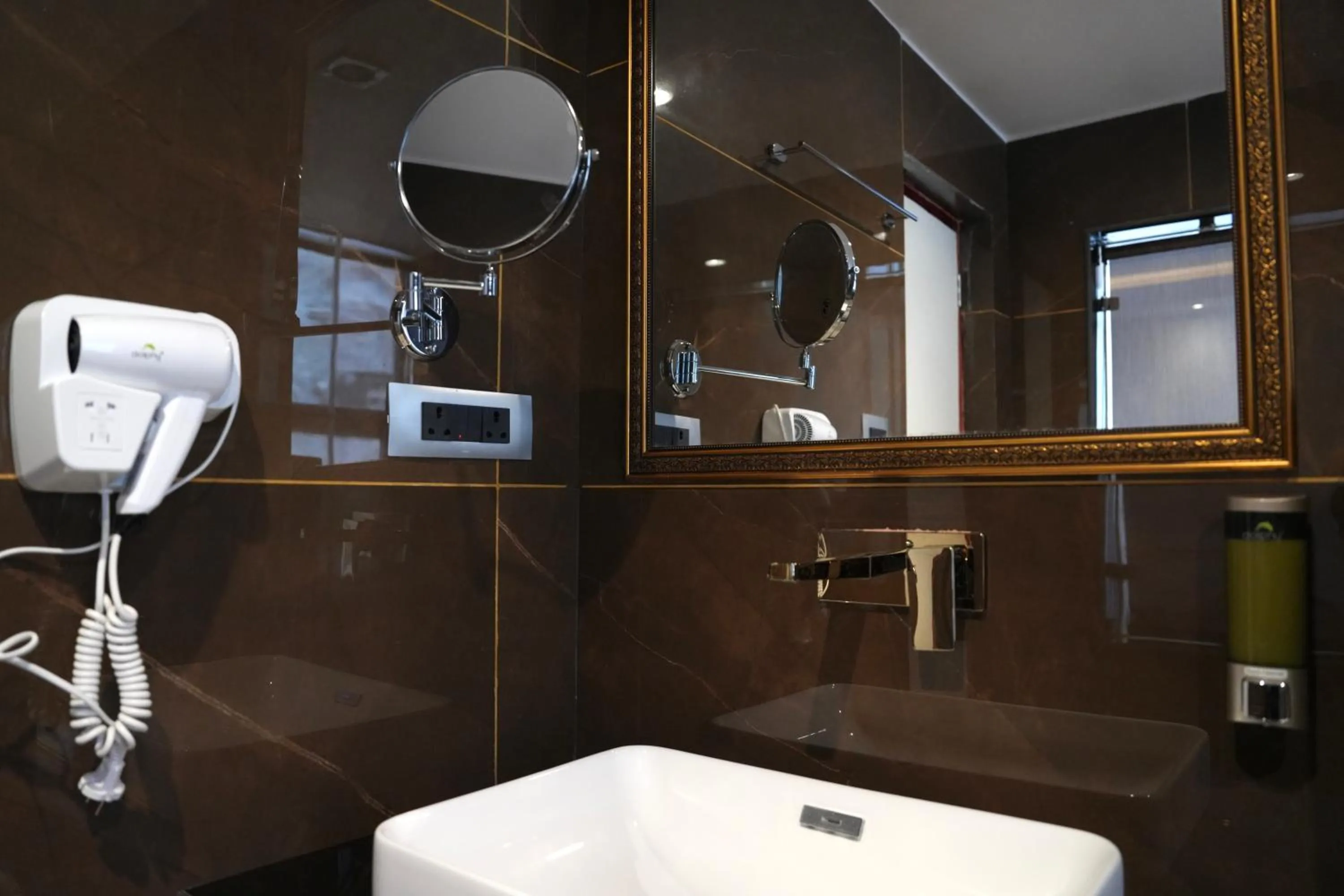 Hotel The Haven - Centrally Heated and Air Conditioned