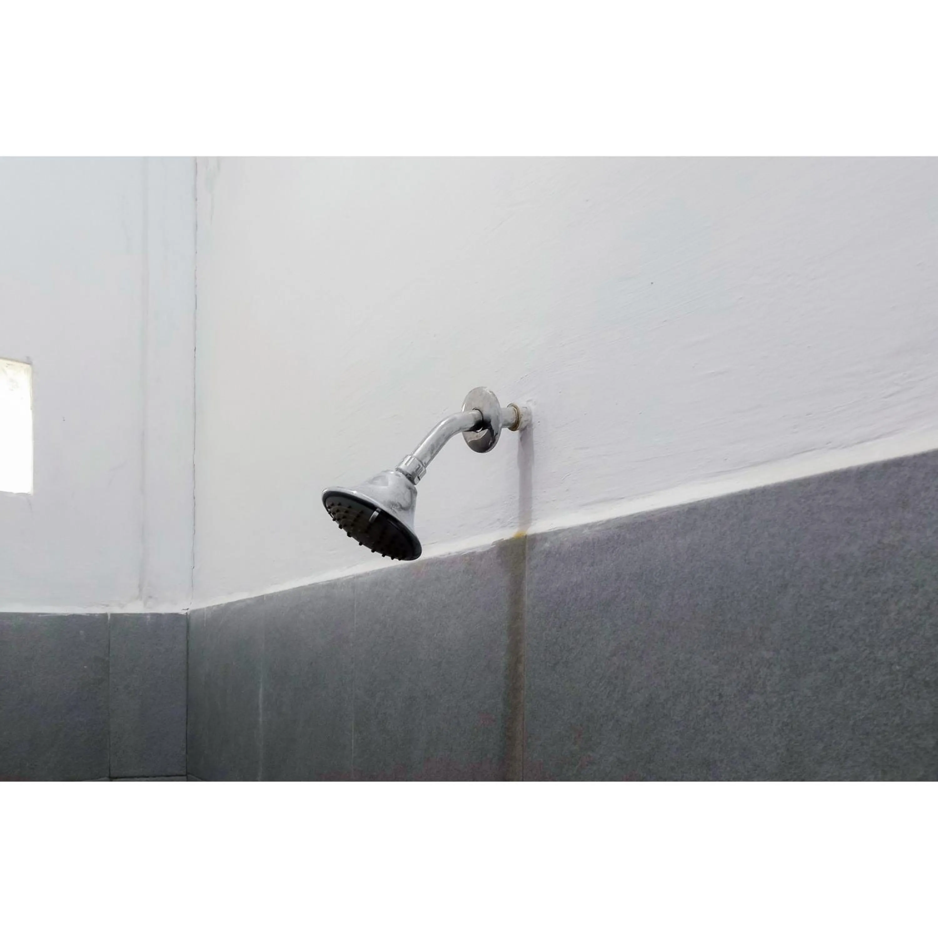 Bathroom in RedDoorz Syariah near Universitas Muhammadiyah Bungo