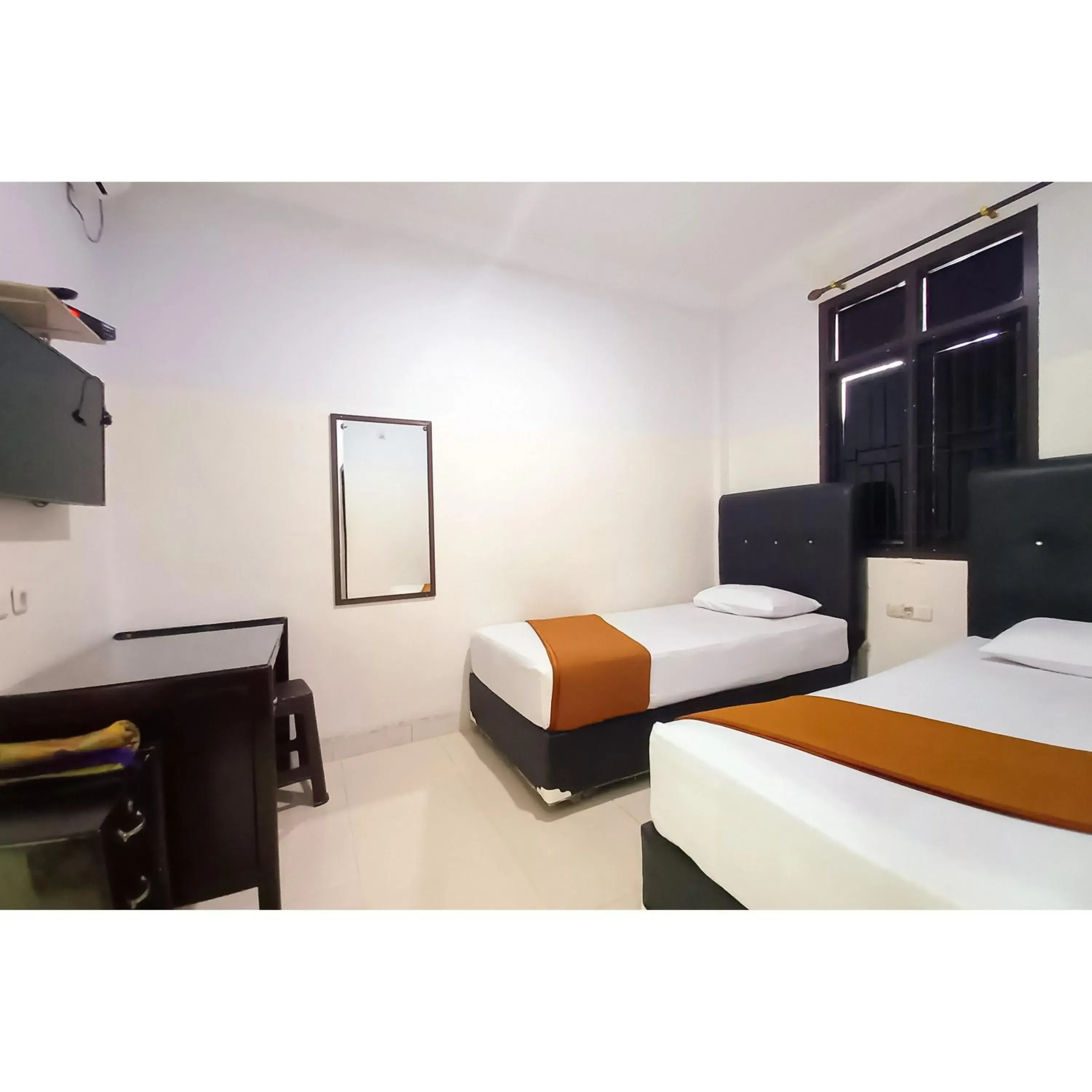 Standard Twin Room in RedDoorz Syariah near Universitas Muhammadiyah Bungo Standard Twin Room in RedDoorz Syariah near Universitas Muhammadiyah Bungo