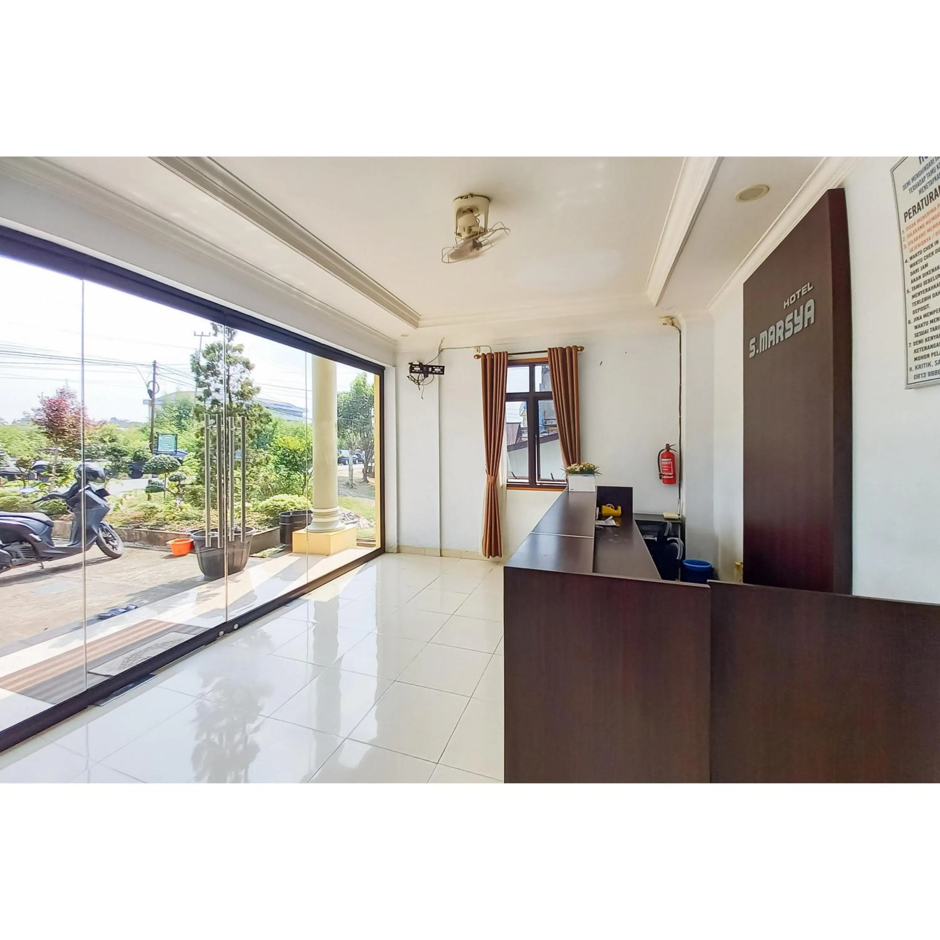 Lobby or reception in RedDoorz Syariah near Universitas Muhammadiyah Bungo