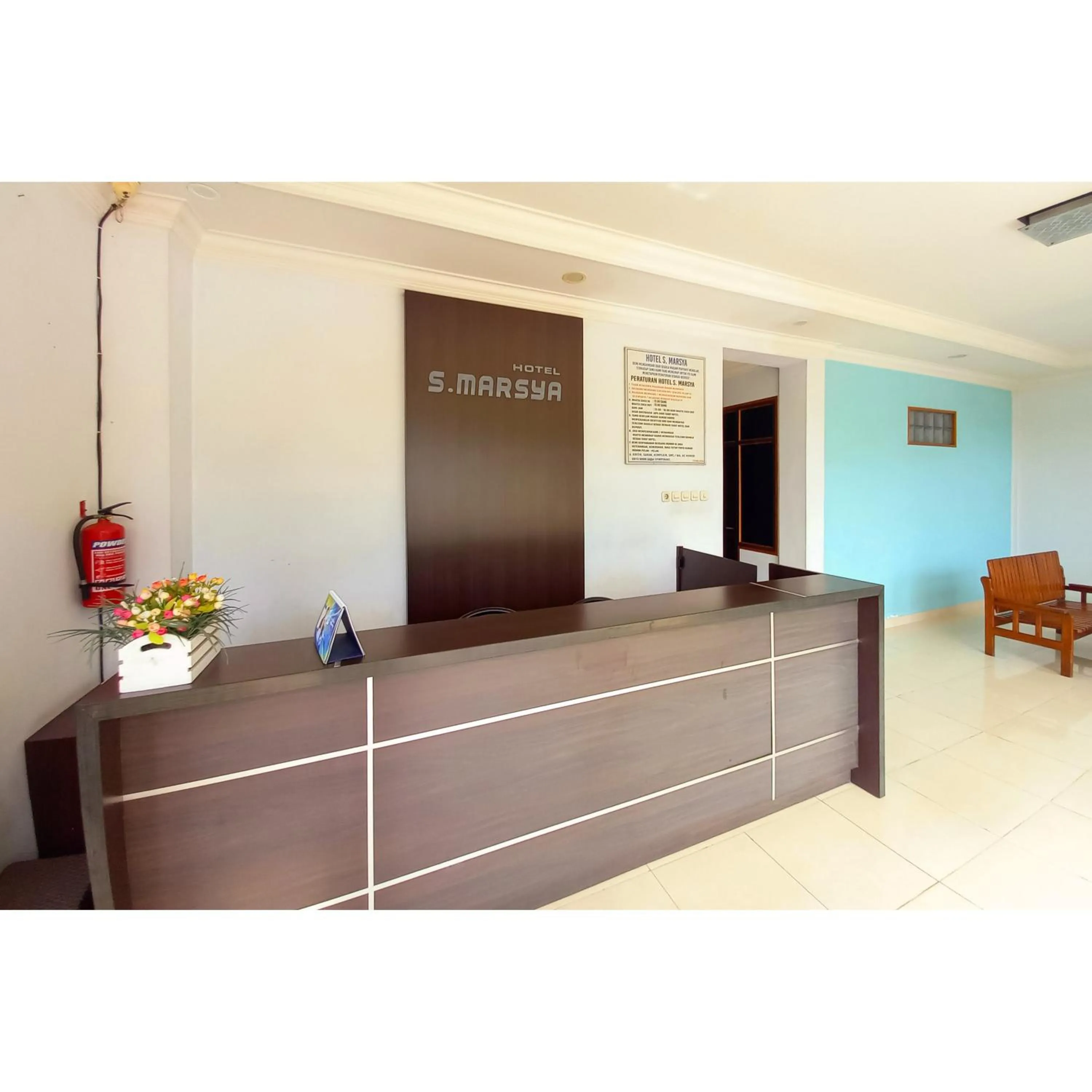 Lobby or reception in RedDoorz Syariah near Universitas Muhammadiyah Bungo