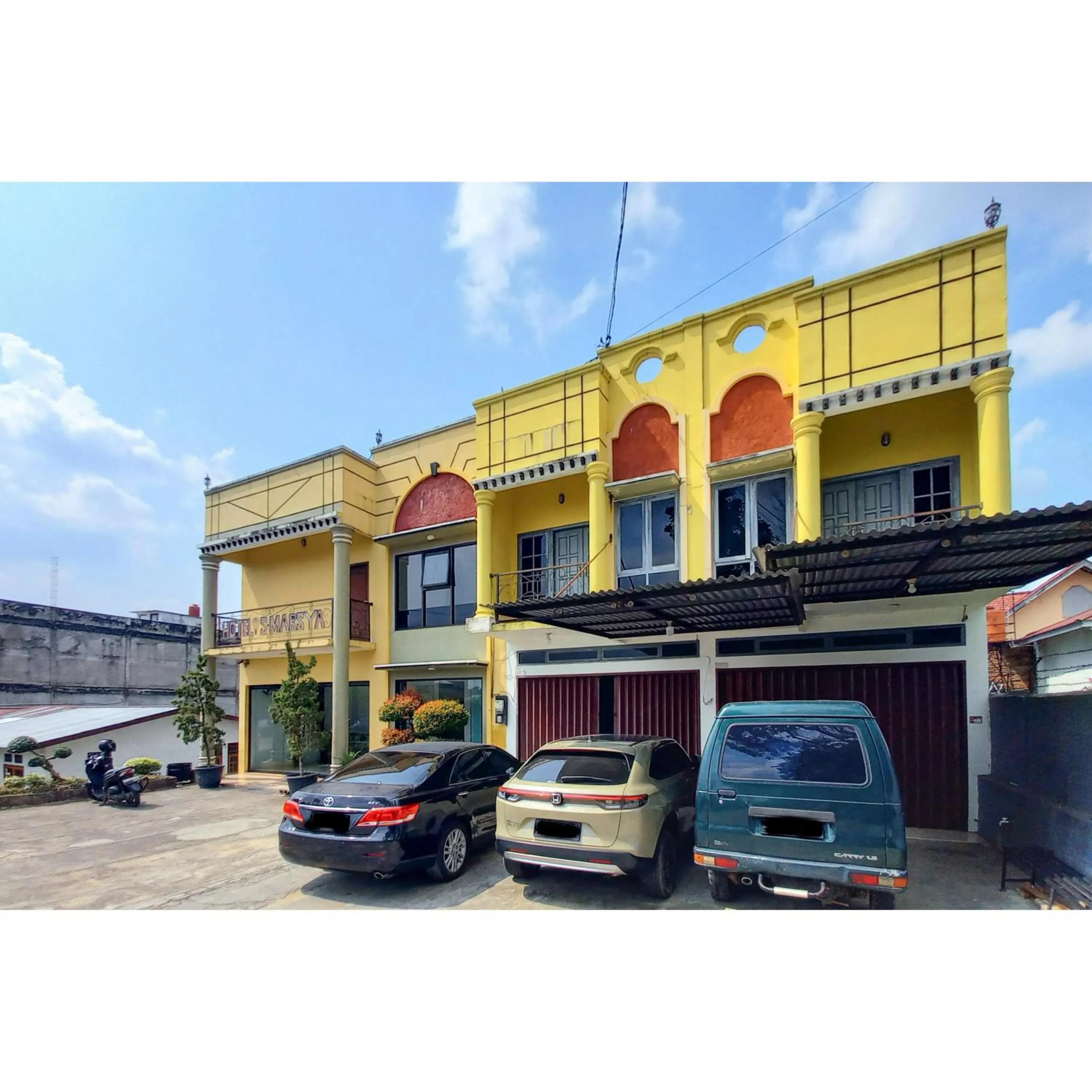 Facade/entrance in RedDoorz Syariah near Universitas Muhammadiyah Bungo