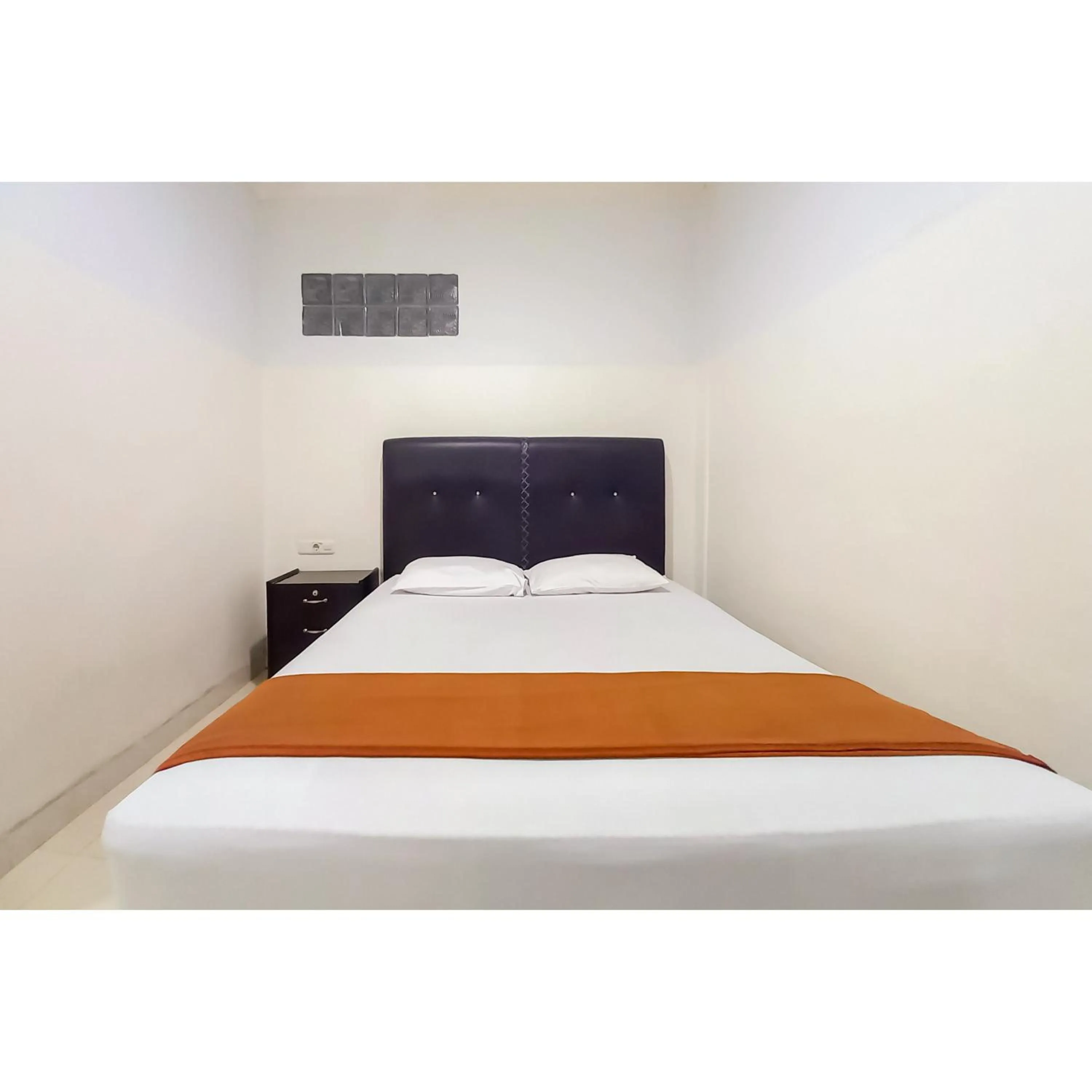 Bedroom, Bed in RedDoorz Syariah near Universitas Muhammadiyah Bungo