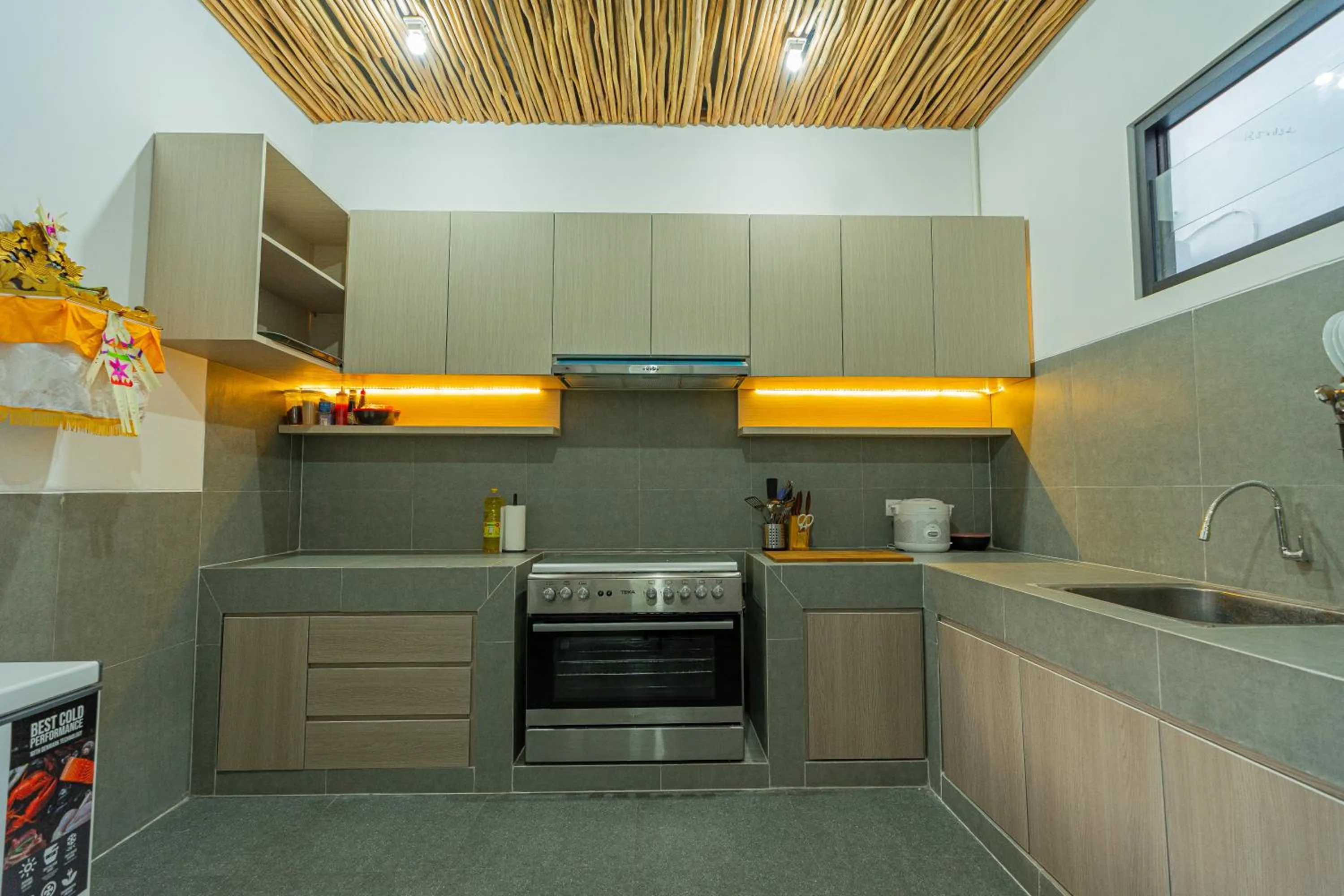 Kitchen or kitchenette in Nooju Pererenan