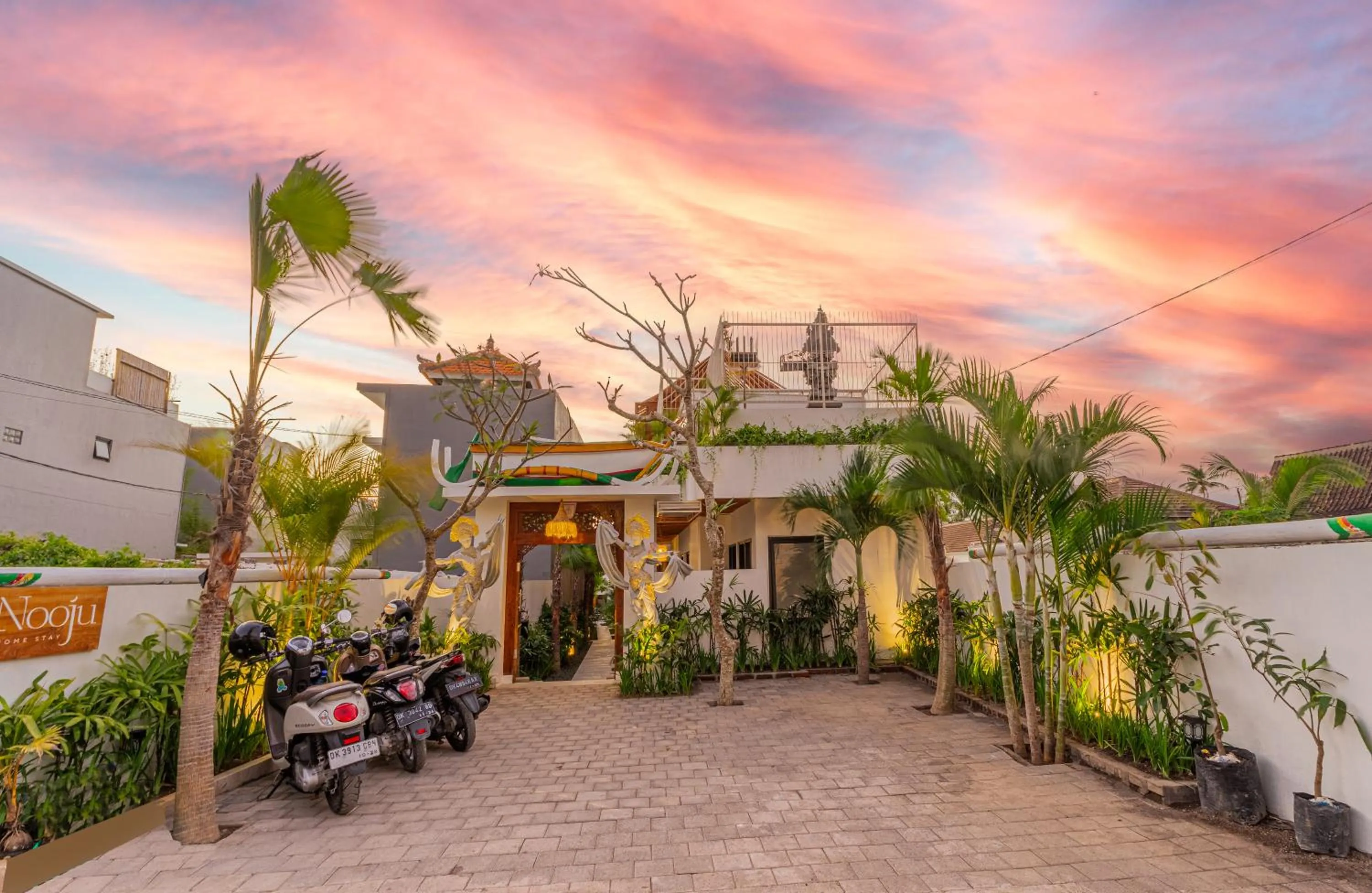 Facade/entrance in Nooju Pererenan