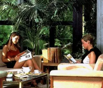 Communal lounge/ TV room in Hotel Numi & Medusa