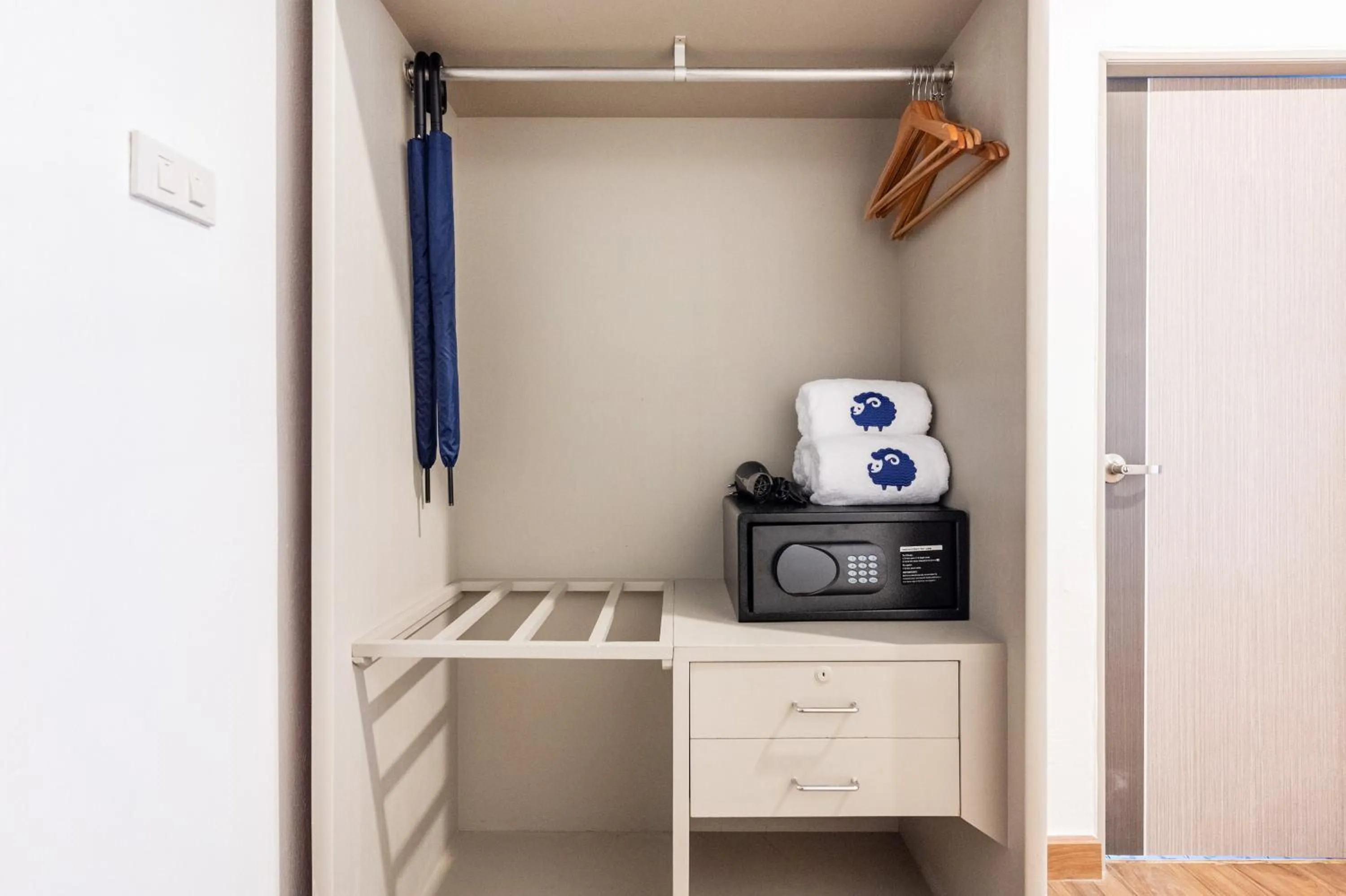 wardrobe in Kokotel Pattaya North Beach