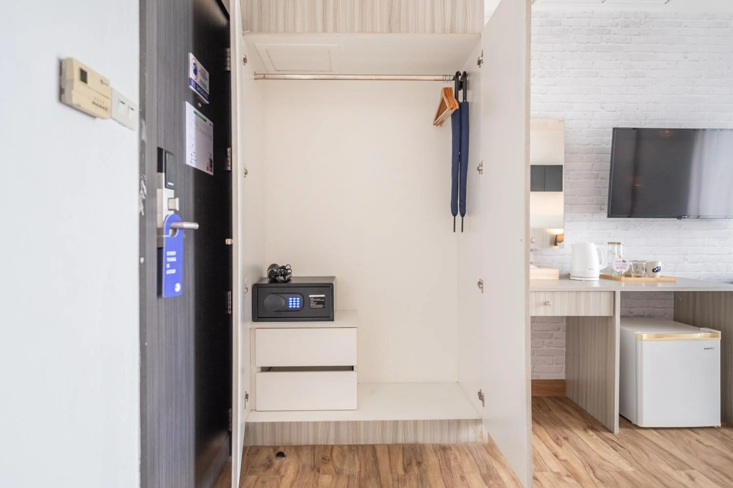 wardrobe in Kokotel Pattaya North Beach