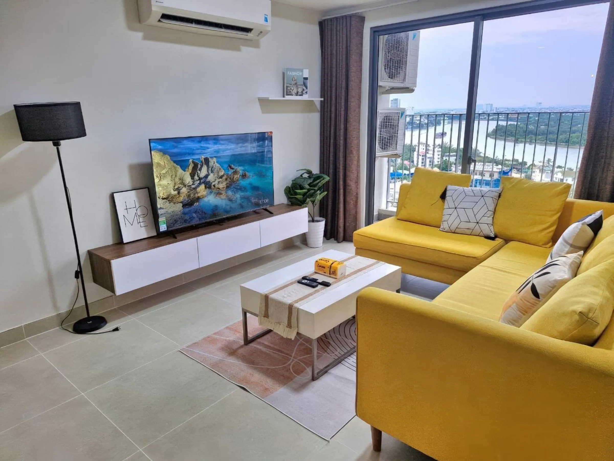 Communal lounge/ TV room in RAINBOW Sky Center TSN Airport