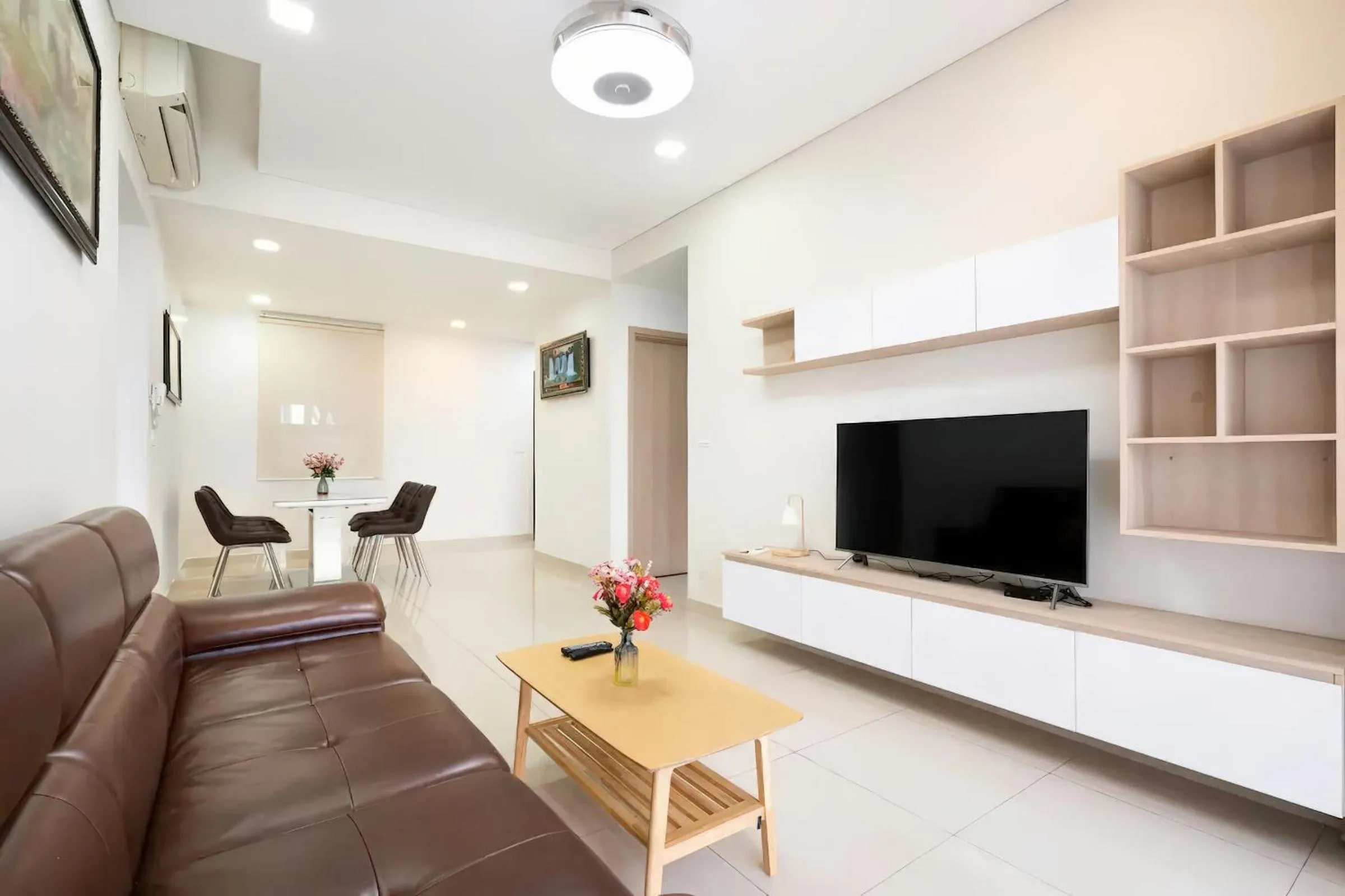 Communal lounge/ TV room in RAINBOW Sky Center TSN Airport