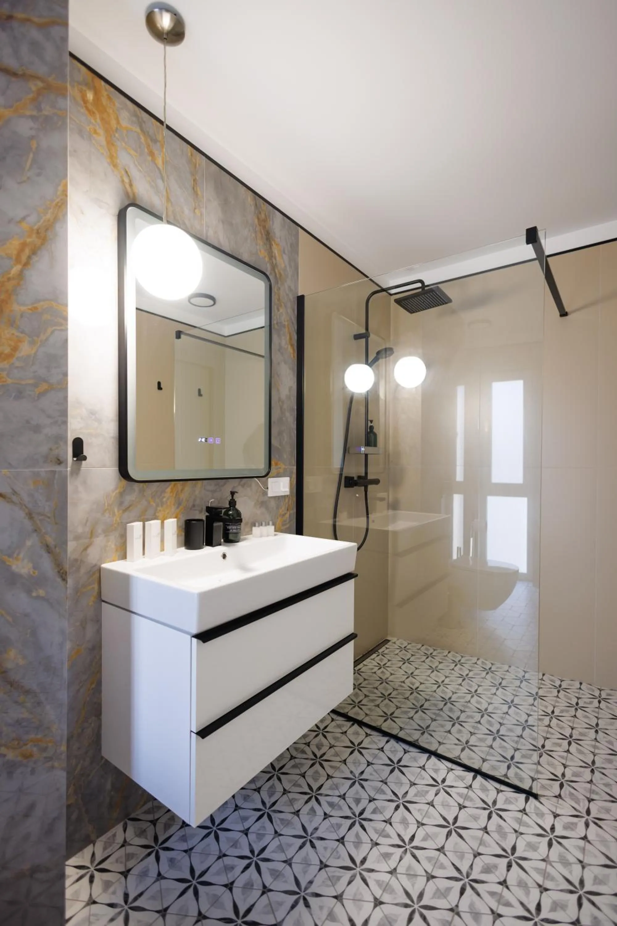 Shower in Moldovei 2 Apartments by Central Park