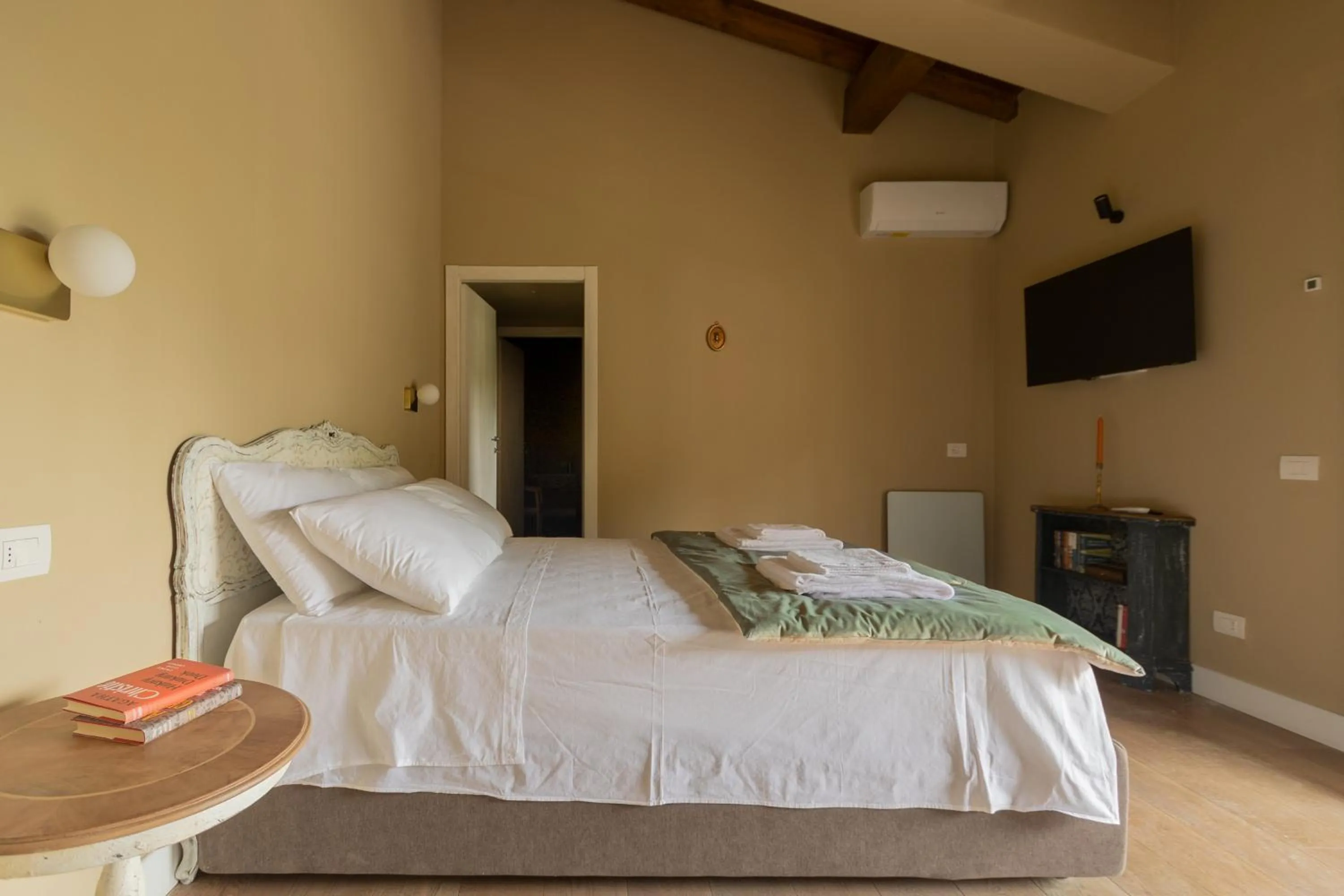 Bed in Luce Boutique Hotel