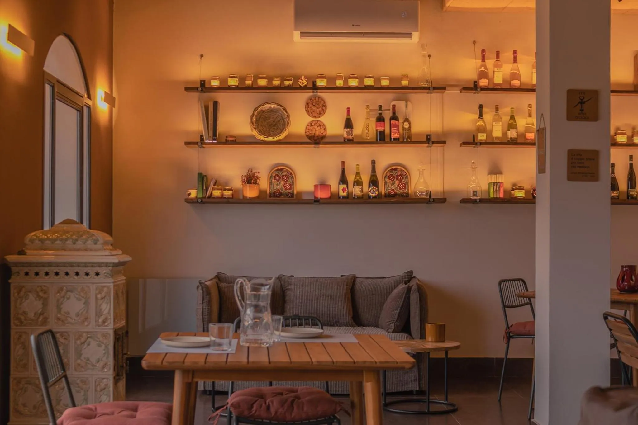 Restaurant/places to eat in Luce Boutique Hotel