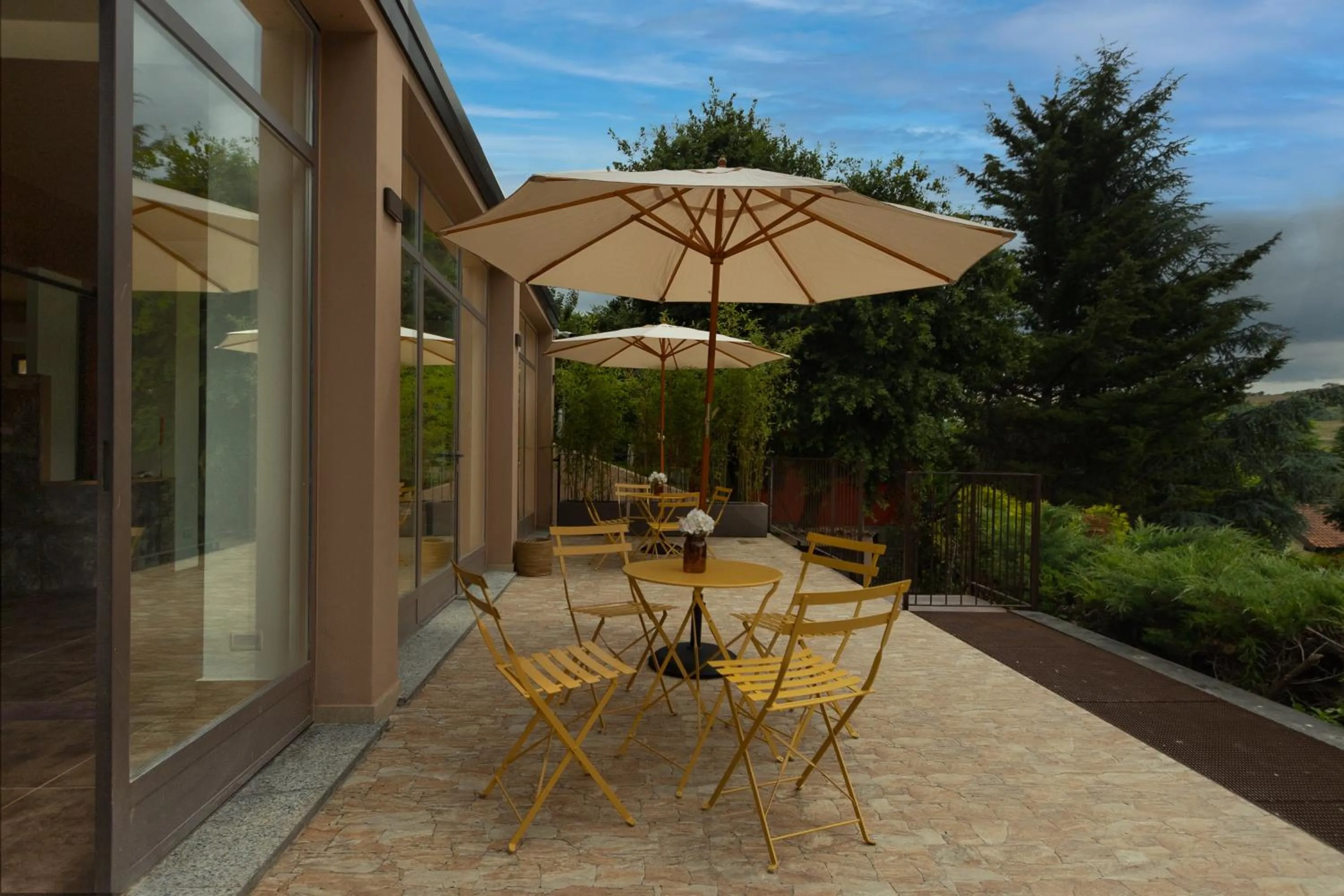 Restaurant/places to eat in Luce Boutique Hotel