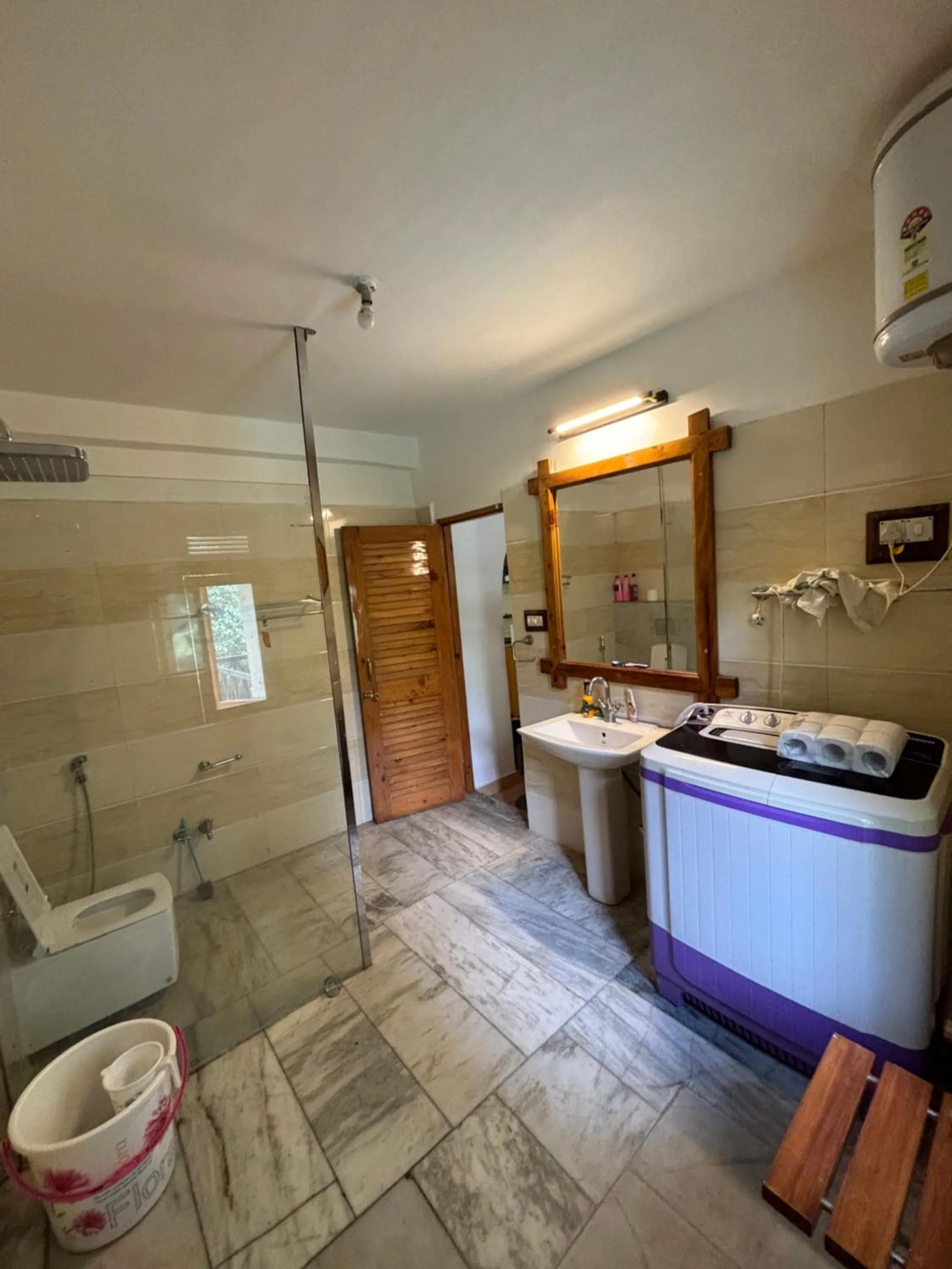 Shower in The Gruhum