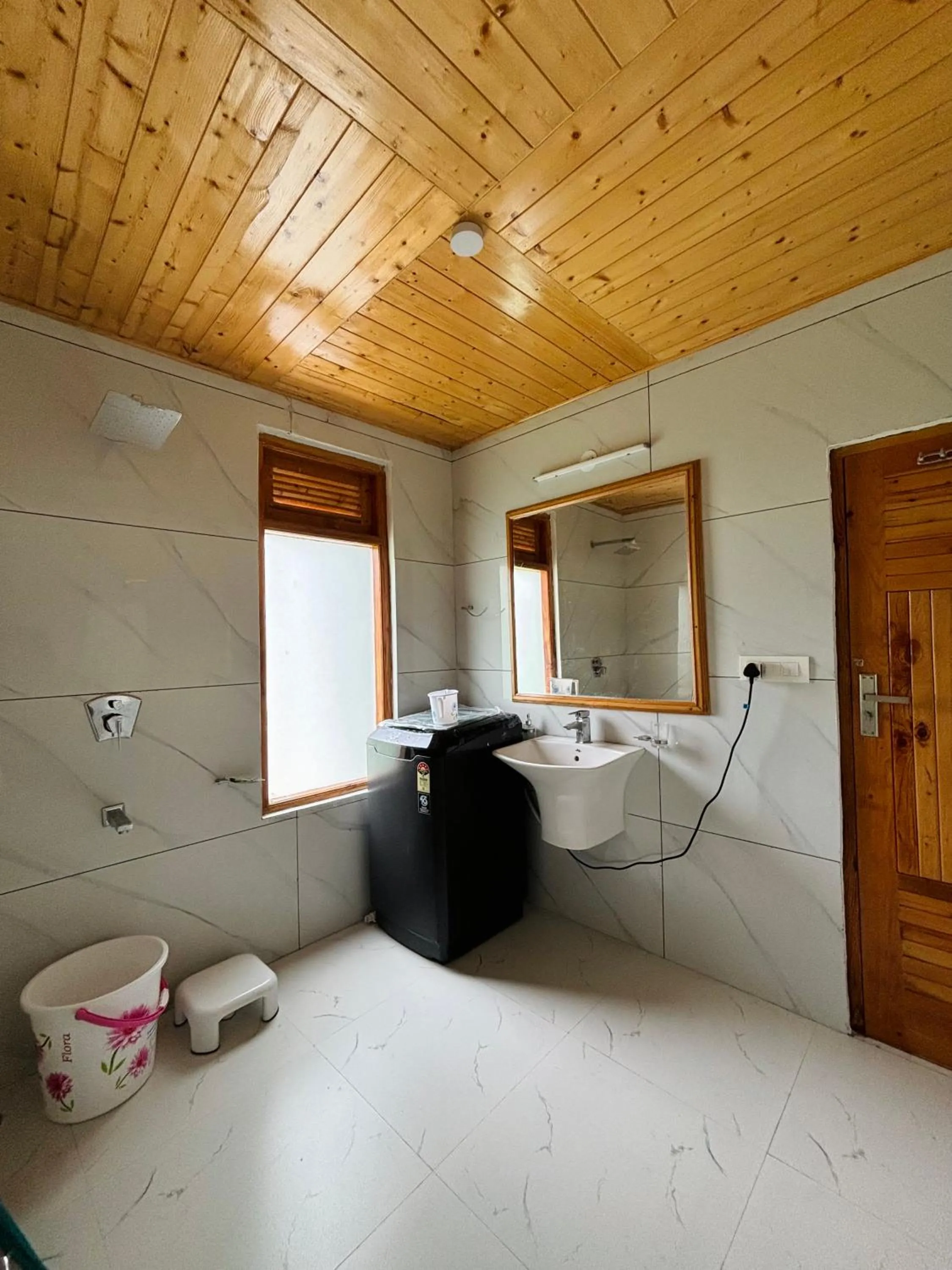 Shower in The Gruhum