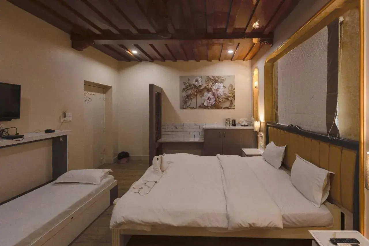 Bedroom, Bed in Heritage Kuchaman Haveli Bedroom, Bed in Heritage Kuchaman Haveli