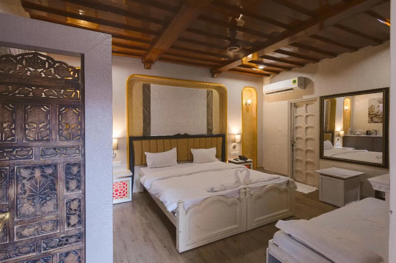 Photo of the whole room, Bed in Heritage Kuchaman Haveli