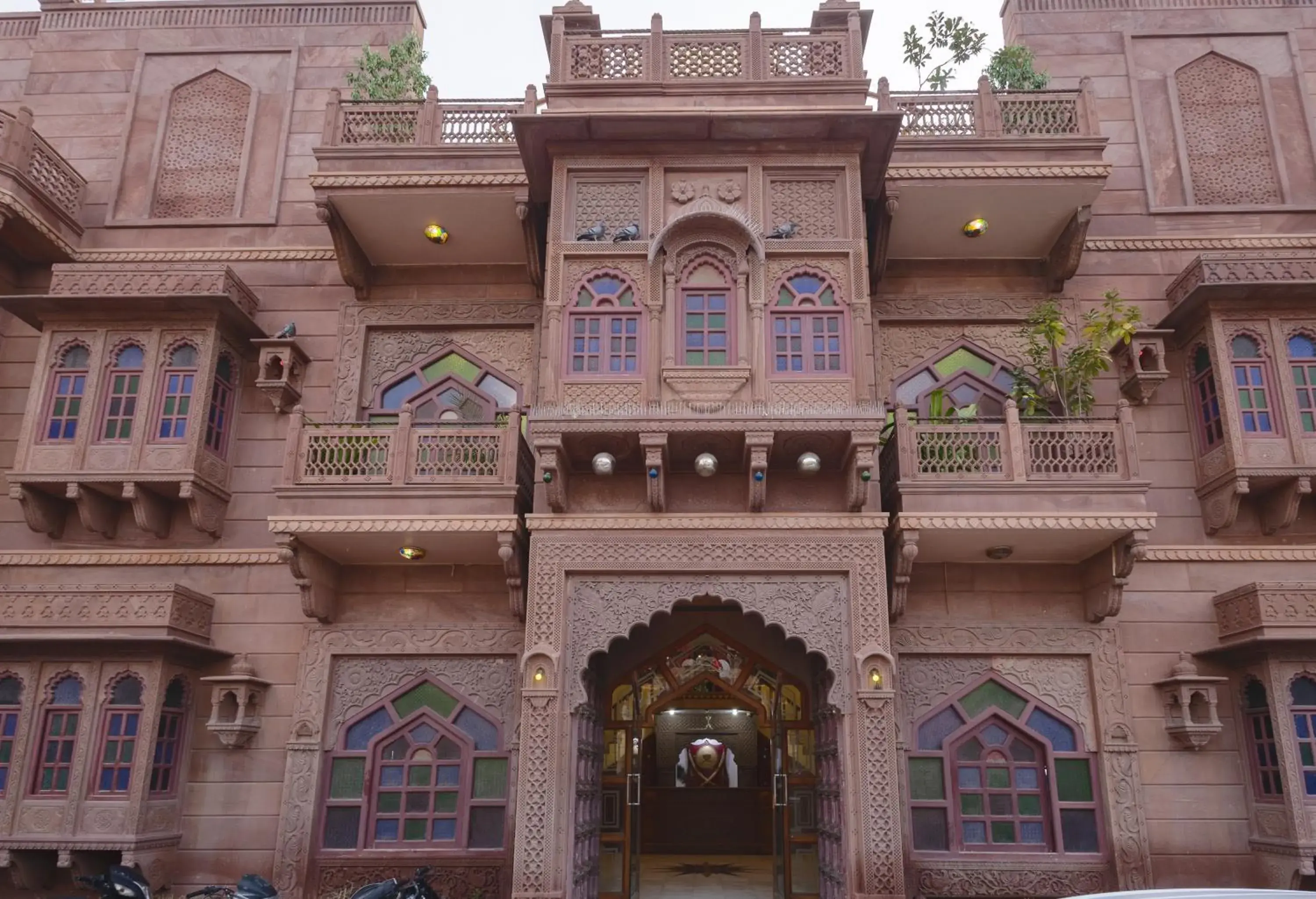 Facade/entrance in Heritage Kuchaman Haveli Facade/entrance in Heritage Kuchaman Haveli