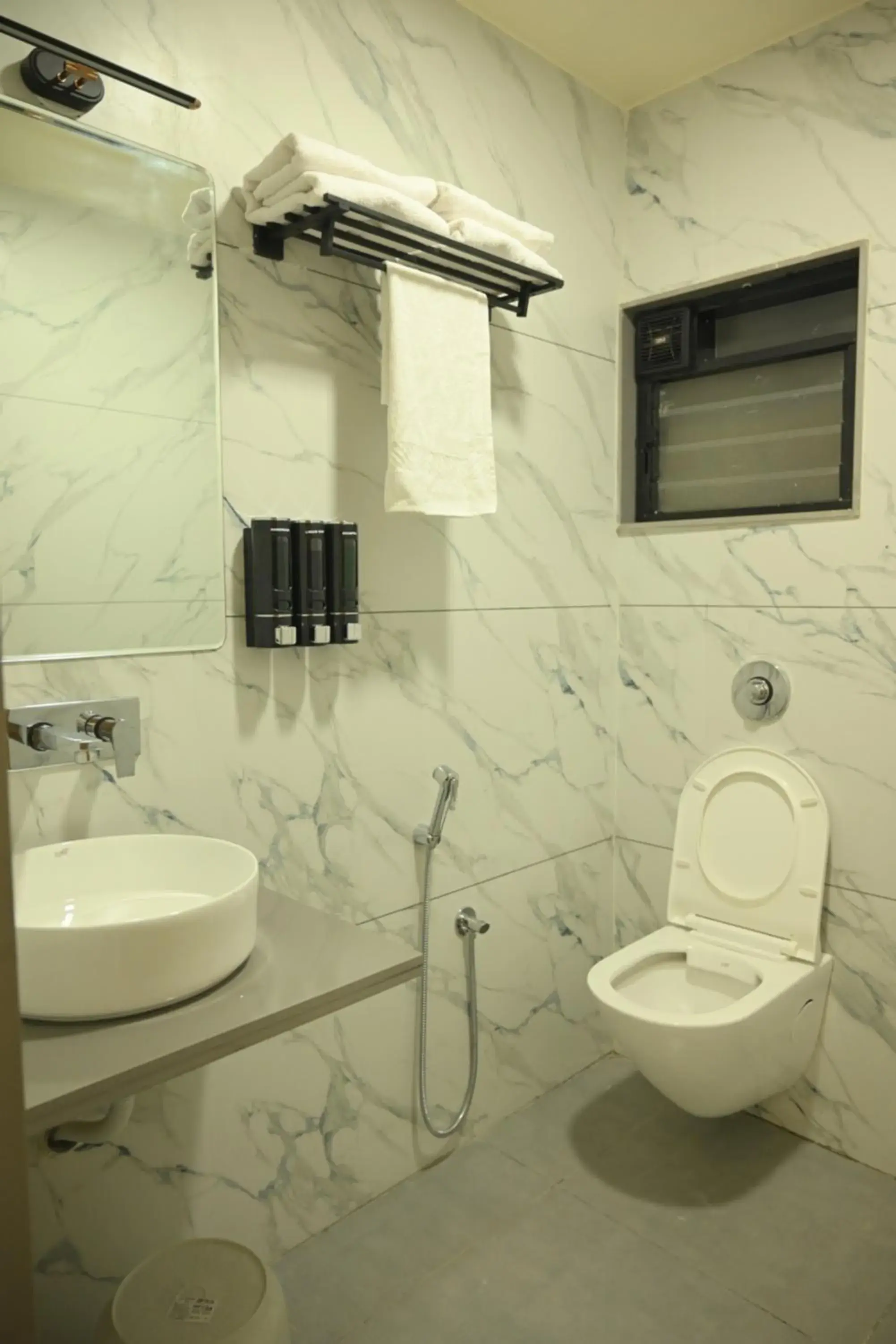 Deluxe Double Room in StayGuru The Canyon Inn Deluxe Double Room in StayGuru The Canyon Inn