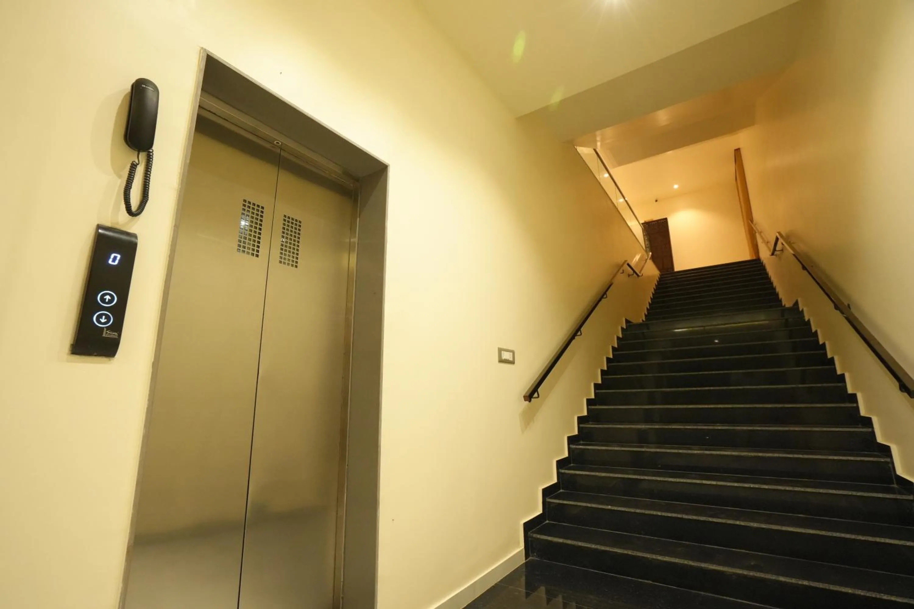 elevator in StayGuru The Canyon Inn