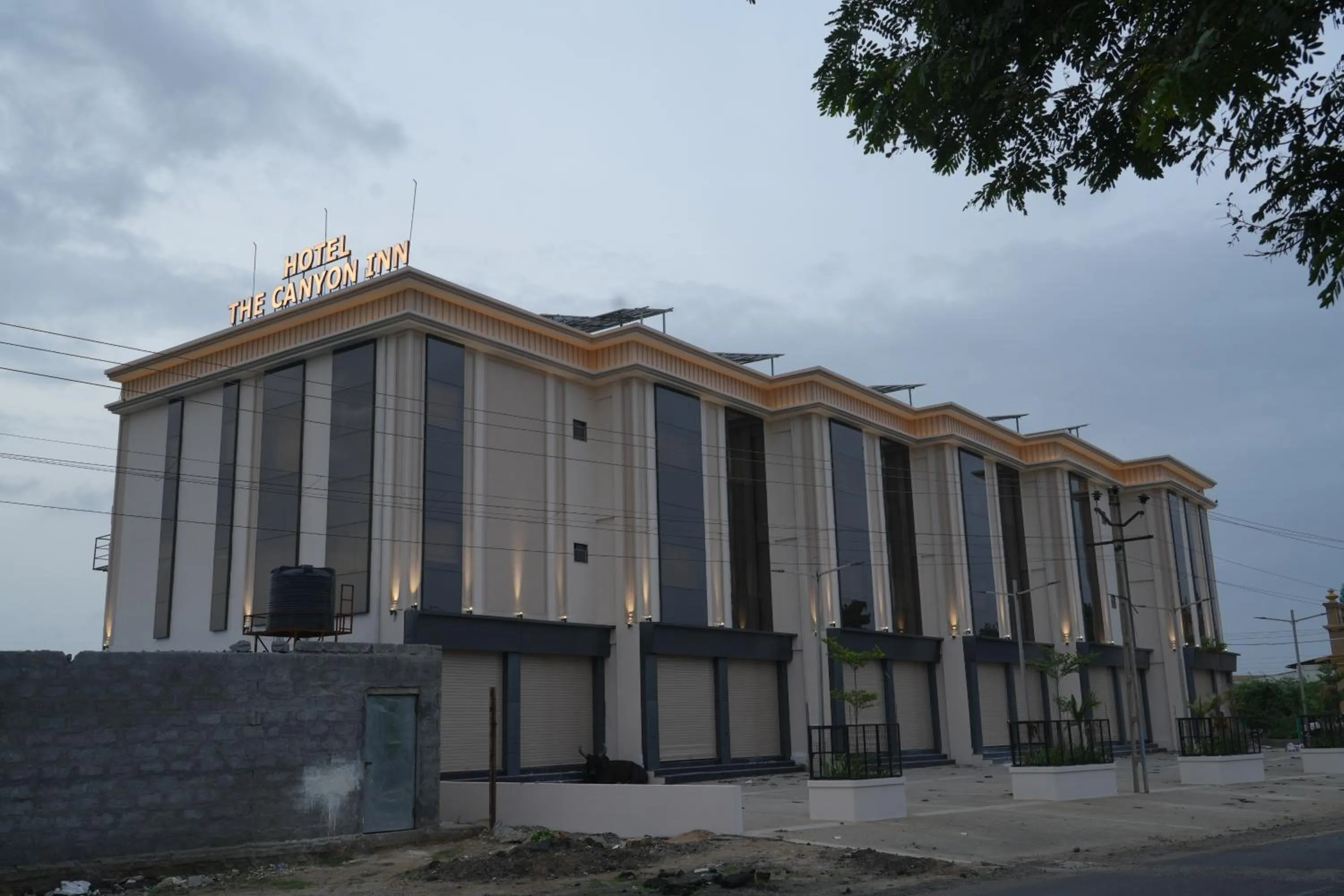 Property building in StayGuru The Canyon Inn