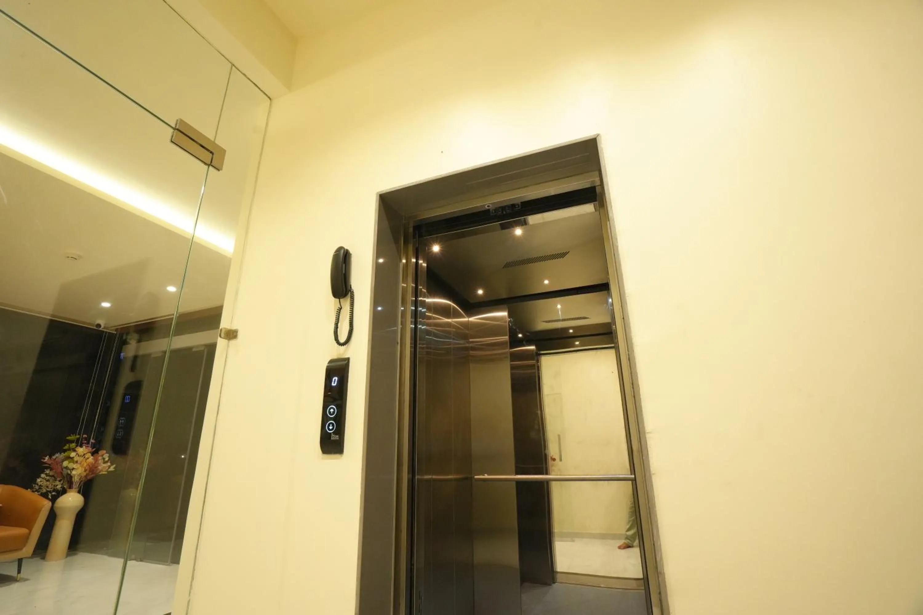 elevator in StayGuru The Canyon Inn