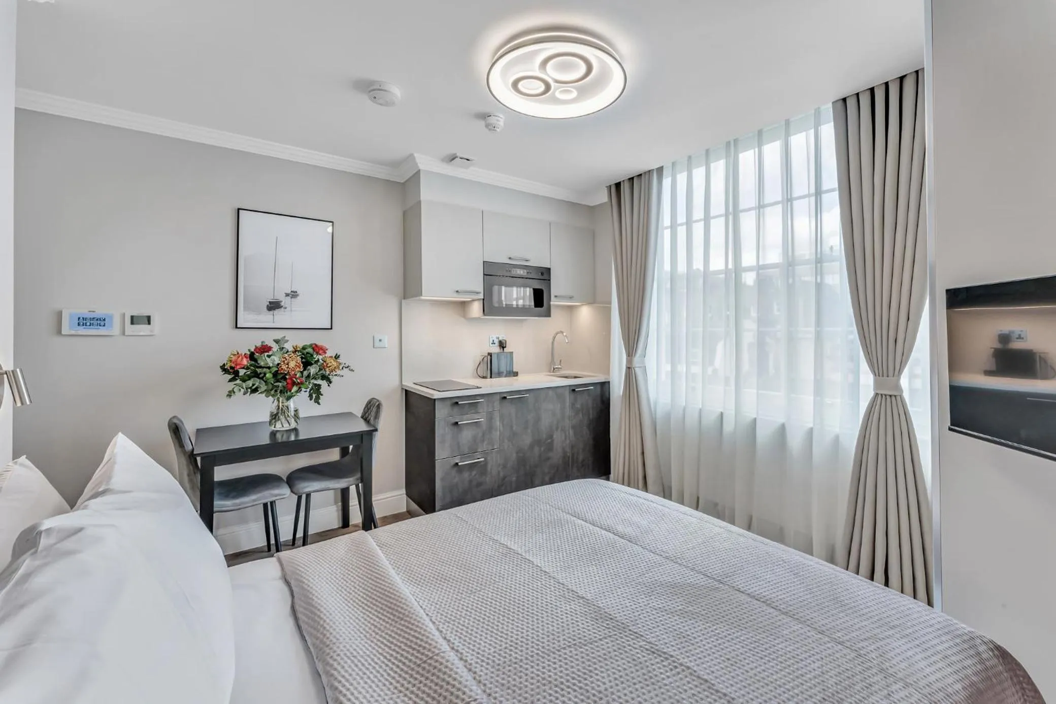 Photo of the whole room, Bed in Cleveland Residences Bloomsbury