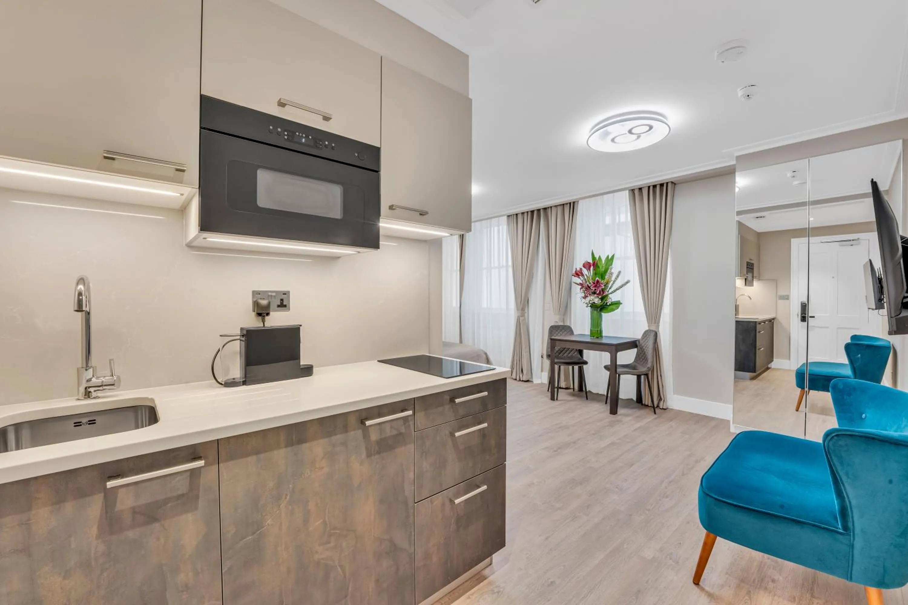 TV and multimedia in Cleveland Residences Bloomsbury