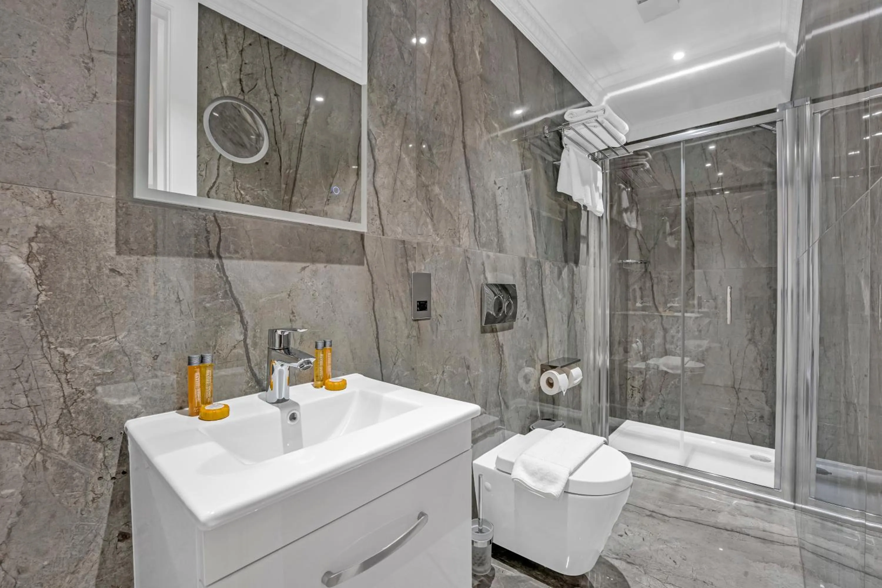 Shower in Cleveland Residences Bloomsbury