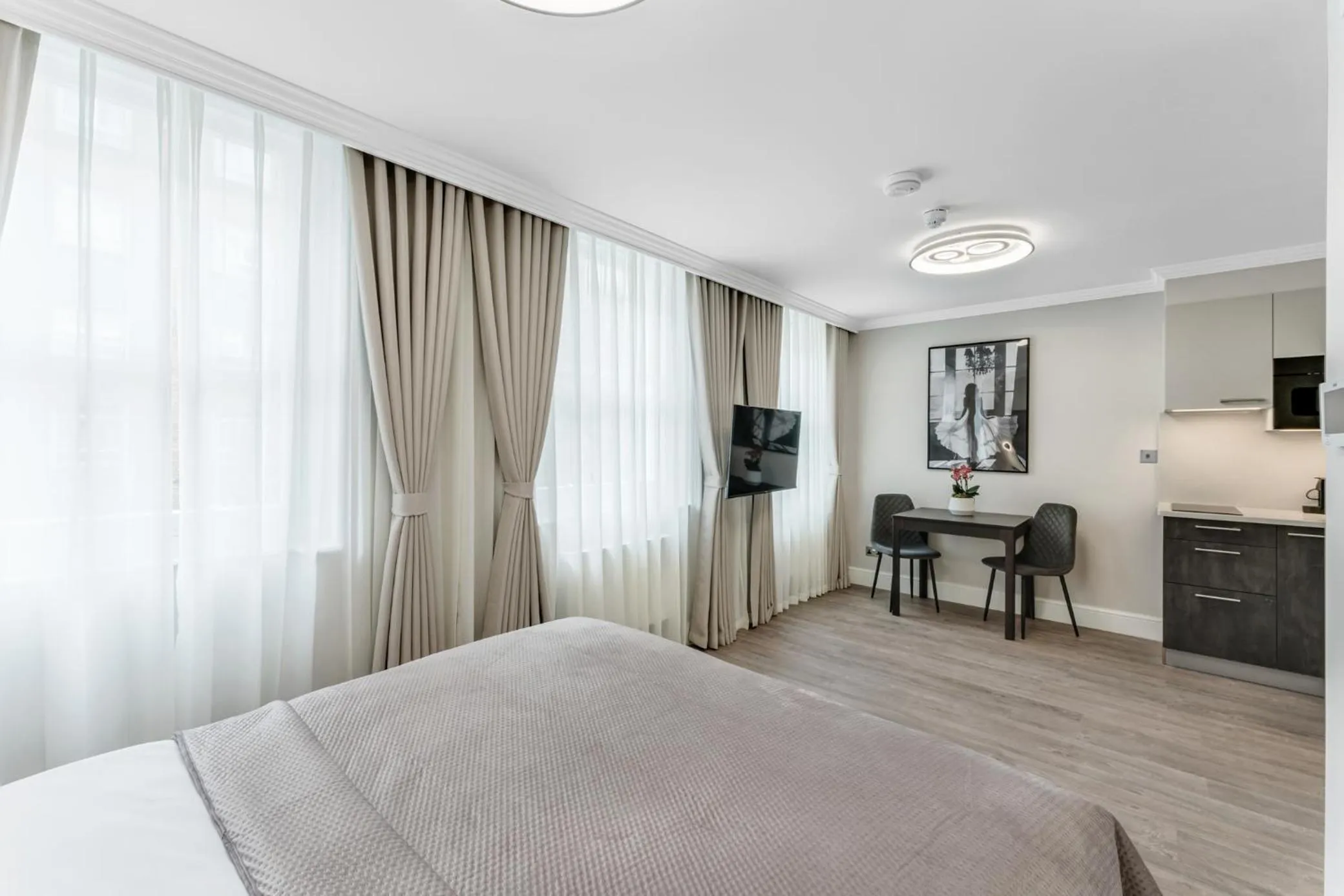 Photo of the whole room, Bed in Cleveland Residences Bloomsbury