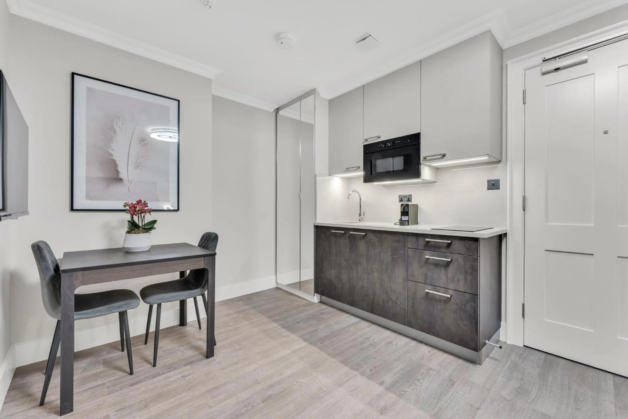 TV and multimedia in Cleveland Residences Bloomsbury