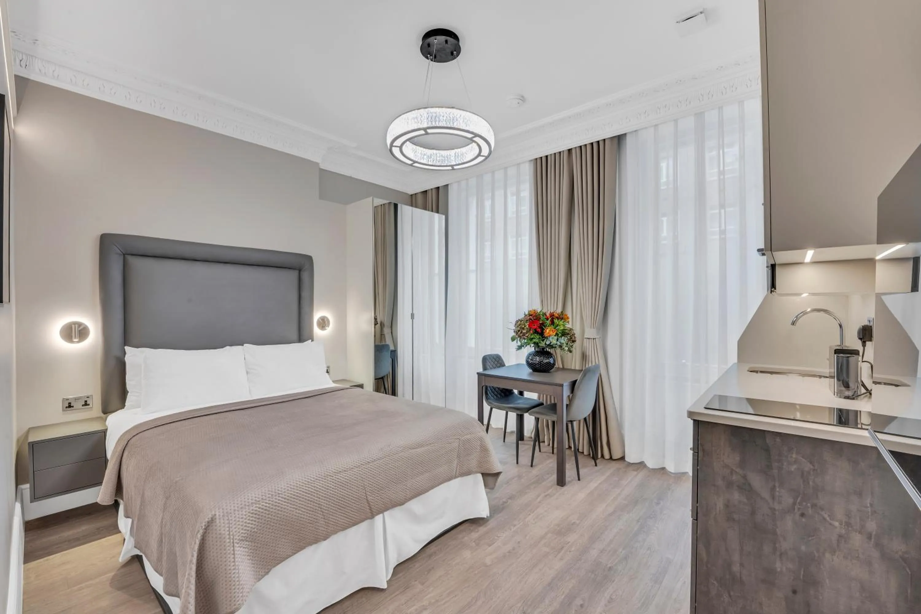 Photo of the whole room, Bed in Cleveland Residences Bloomsbury