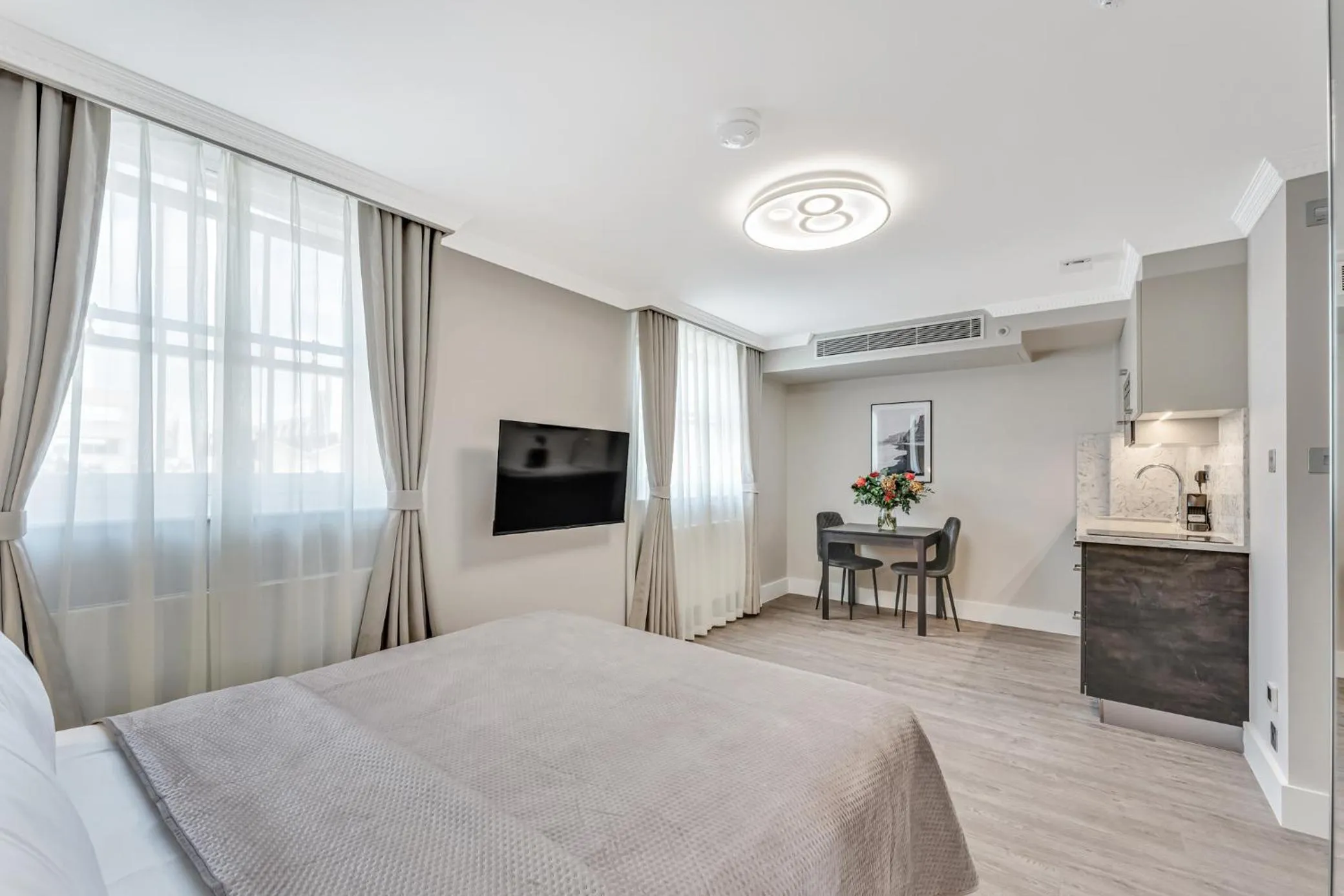 Photo of the whole room, Bed in Cleveland Residences Bloomsbury