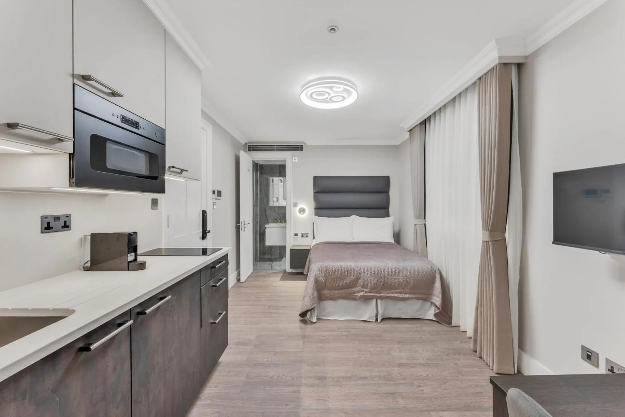 Photo of the whole room, Bed in Cleveland Residences Bloomsbury