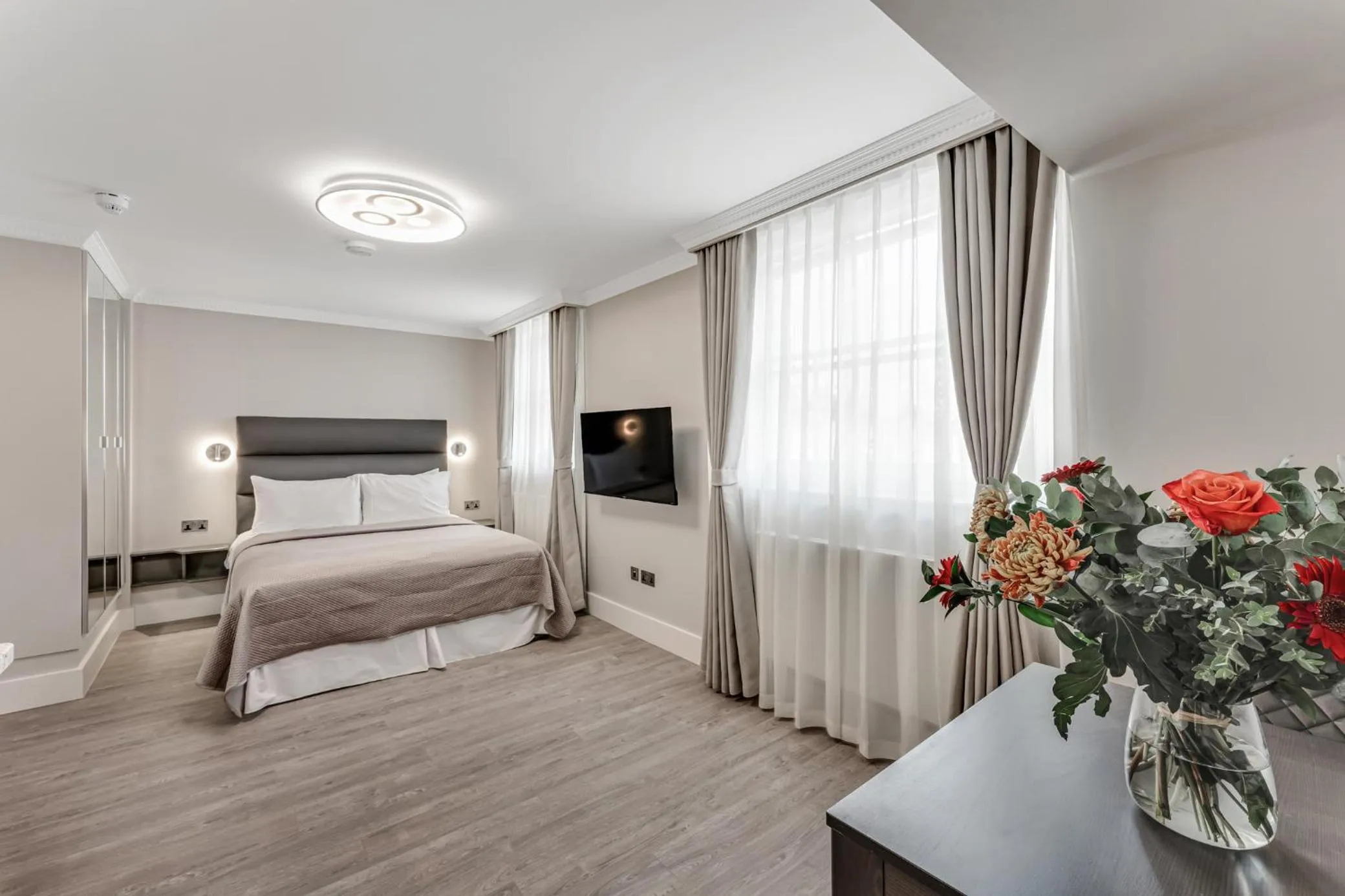 Photo of the whole room, Bed in Cleveland Residences Bloomsbury