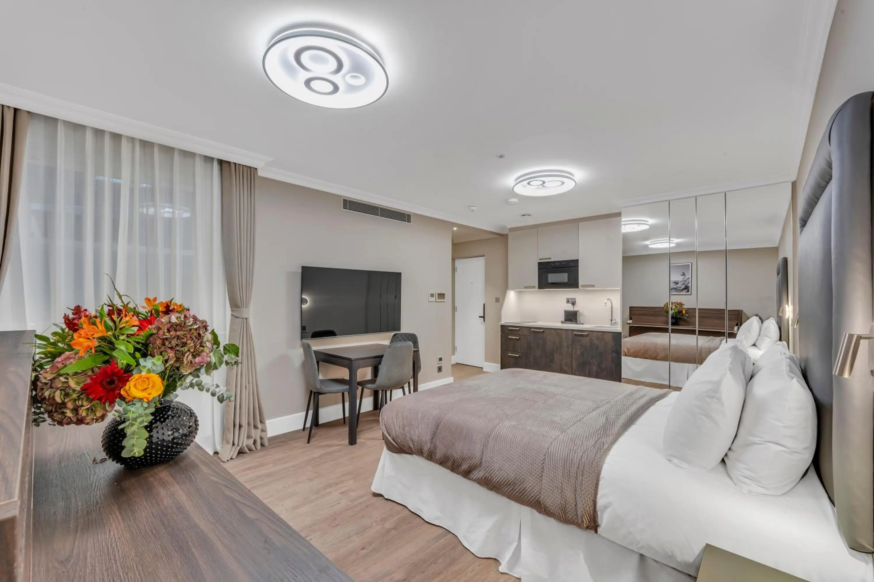 TV and multimedia, Bed in Cleveland Residences Bloomsbury