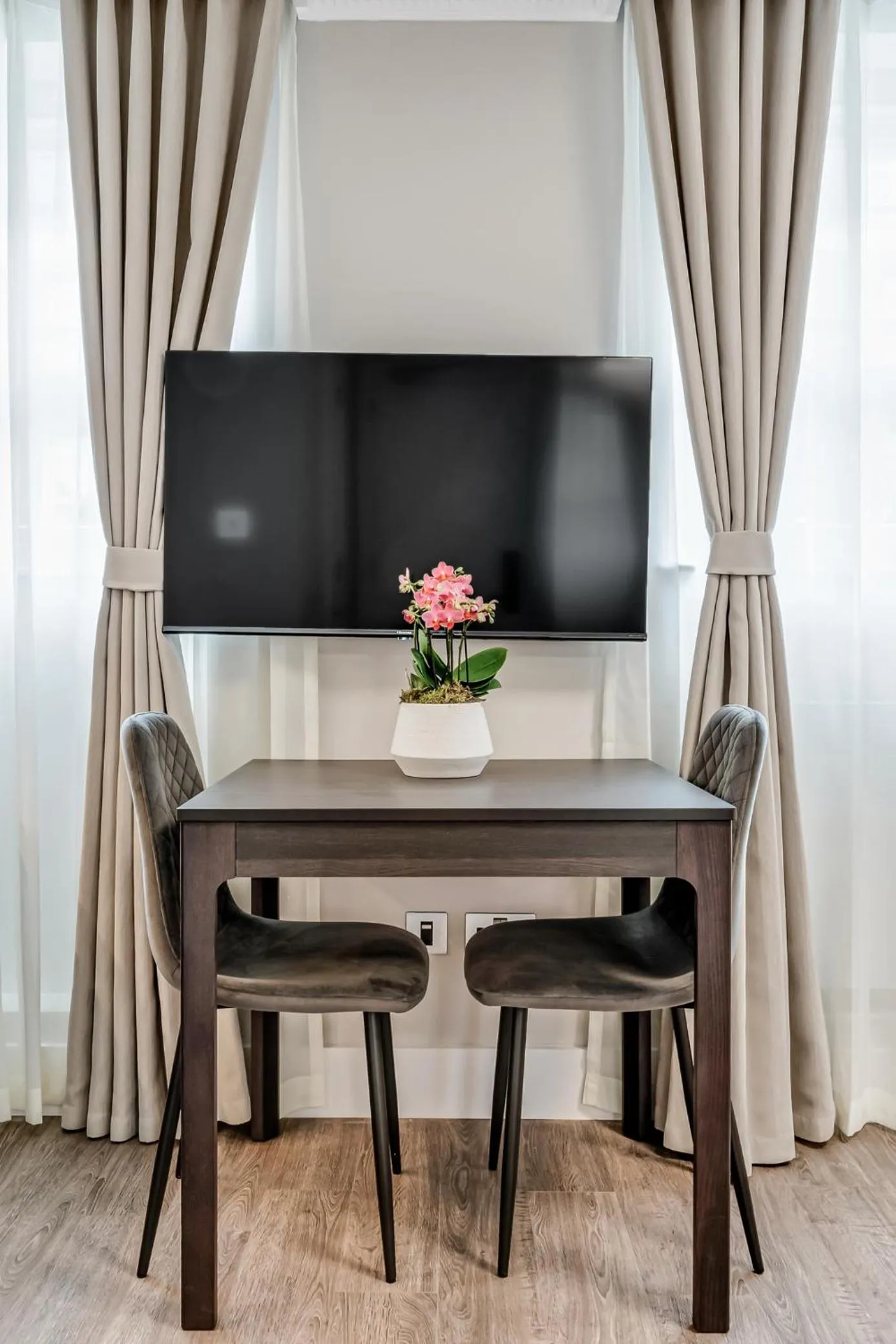 Dining area in Cleveland Residences Bloomsbury