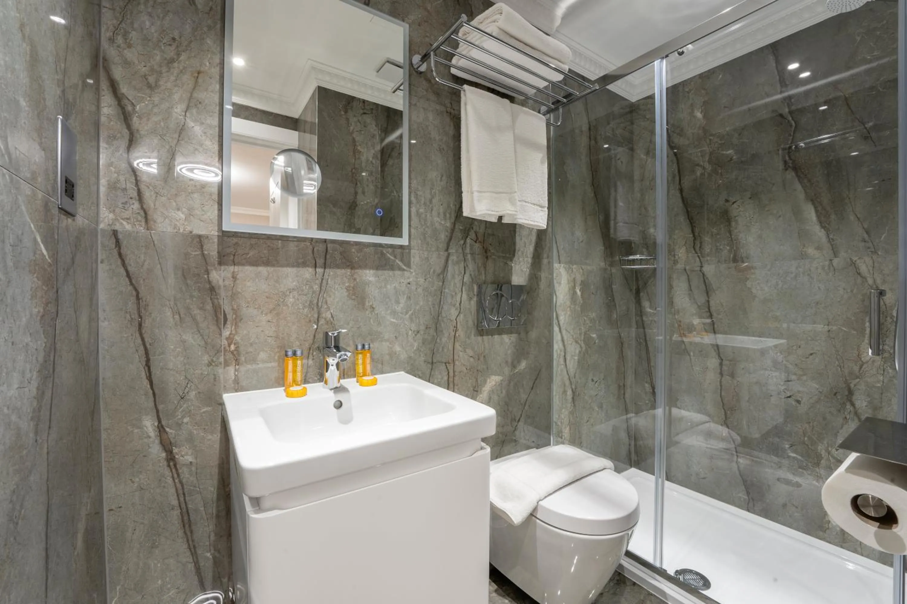 Shower in Cleveland Residences Bloomsbury