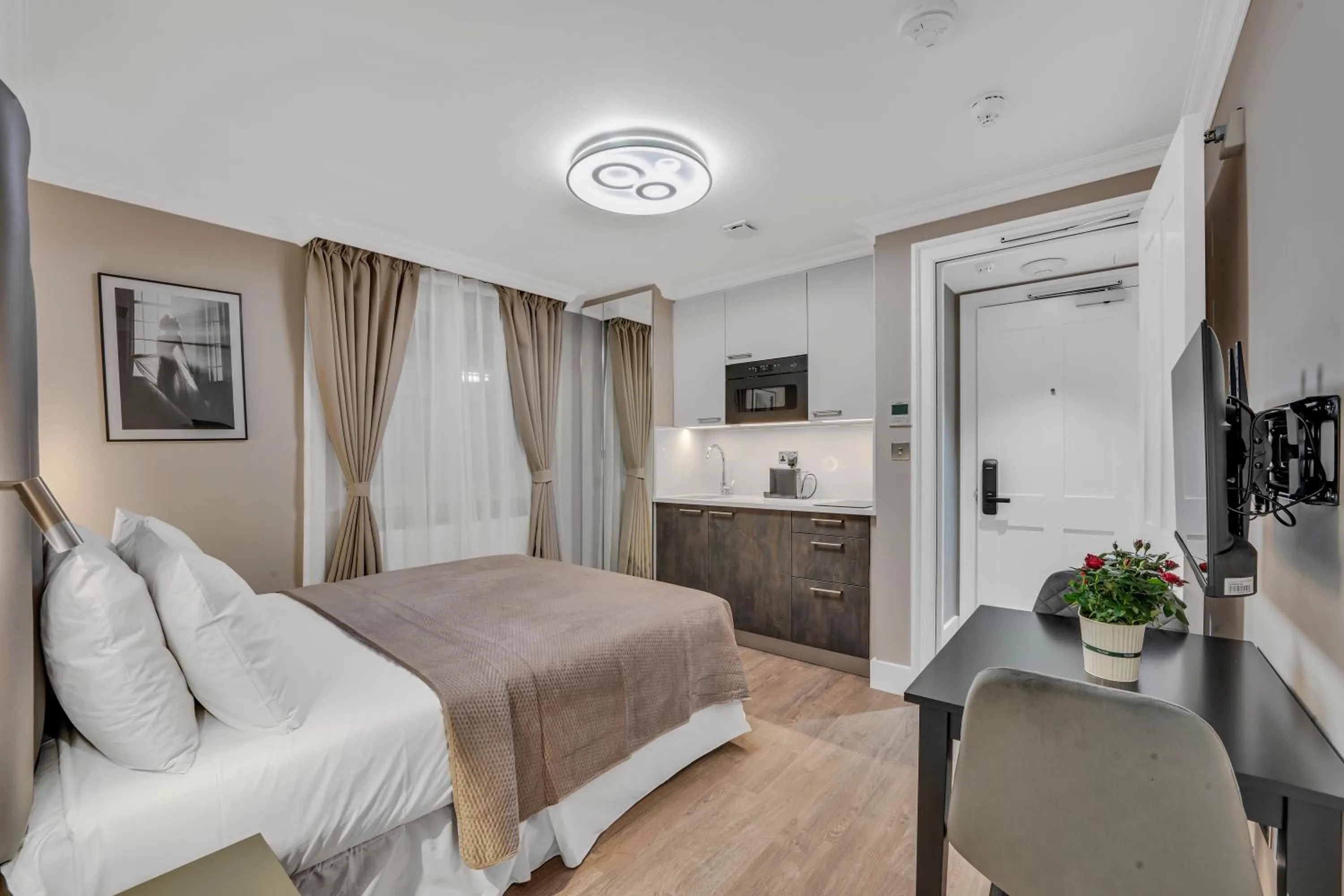Dining area, Bed in Cleveland Residences Bloomsbury