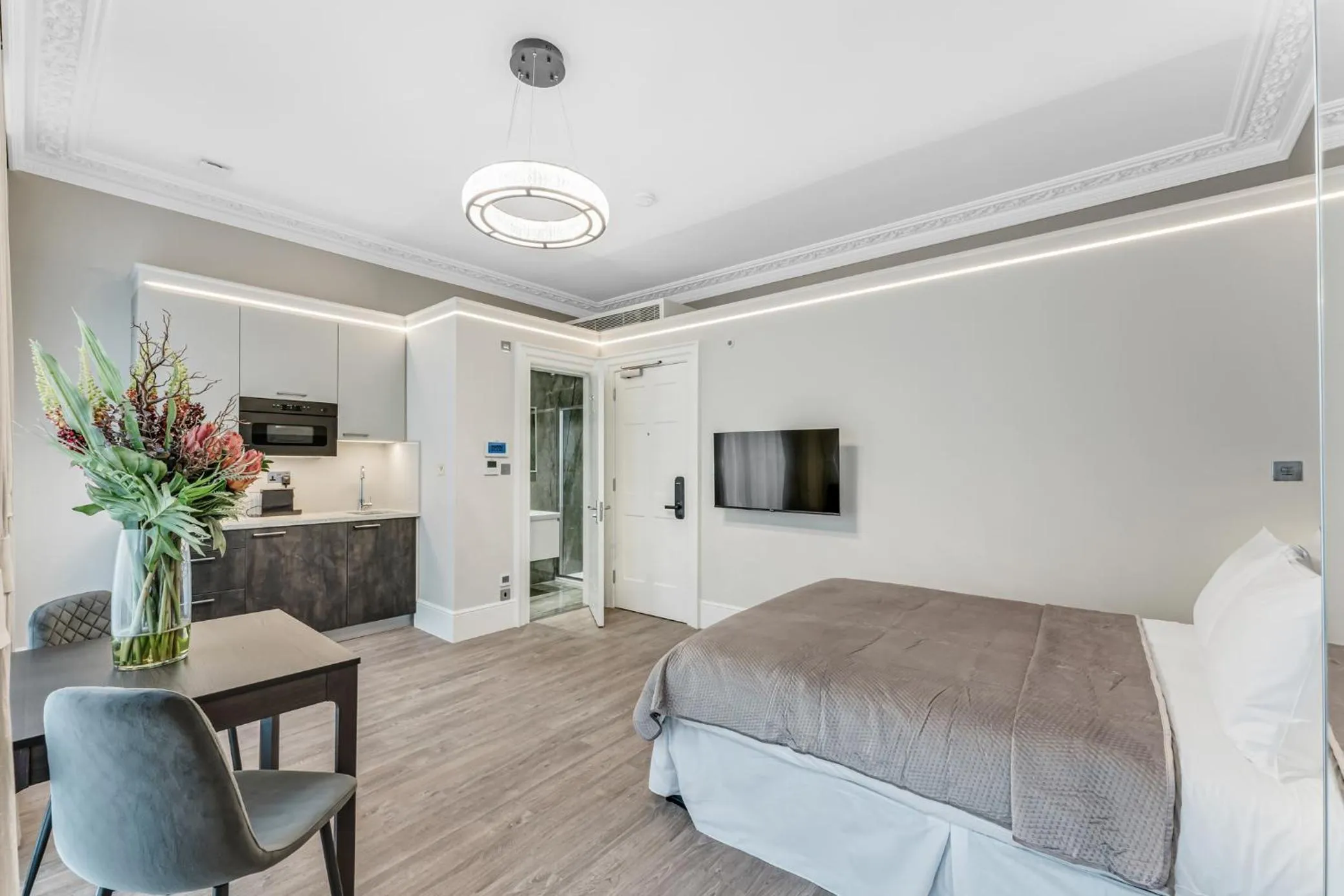 Photo of the whole room, Bed in Cleveland Residences Bloomsbury