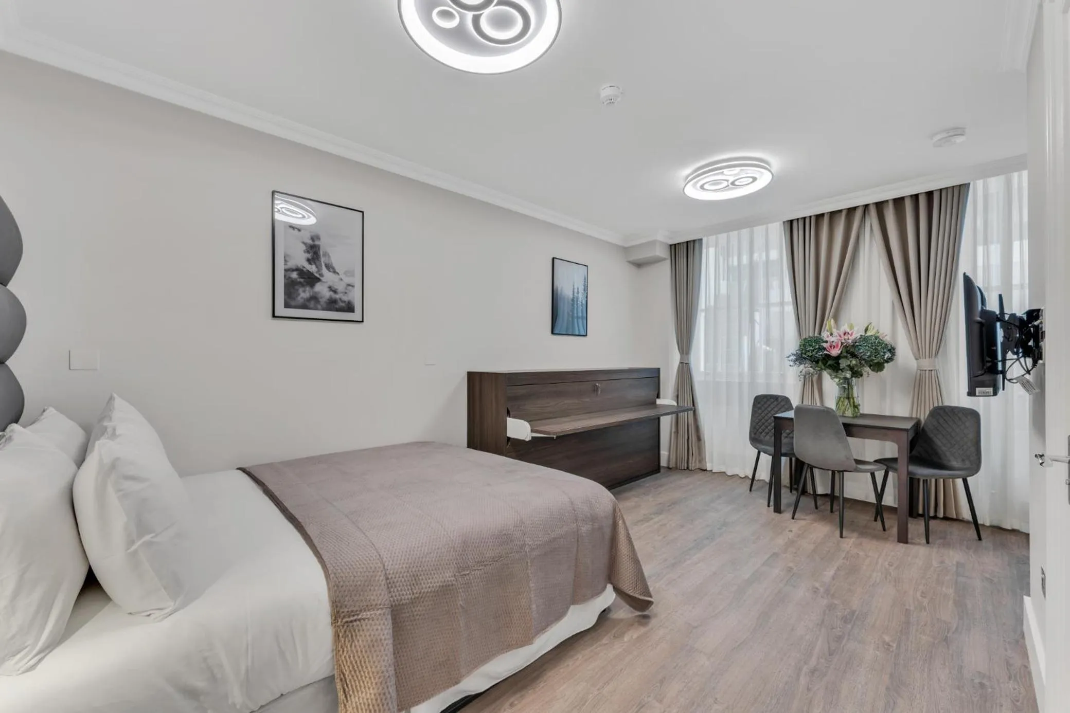 Photo of the whole room, Bed in Cleveland Residences Bloomsbury