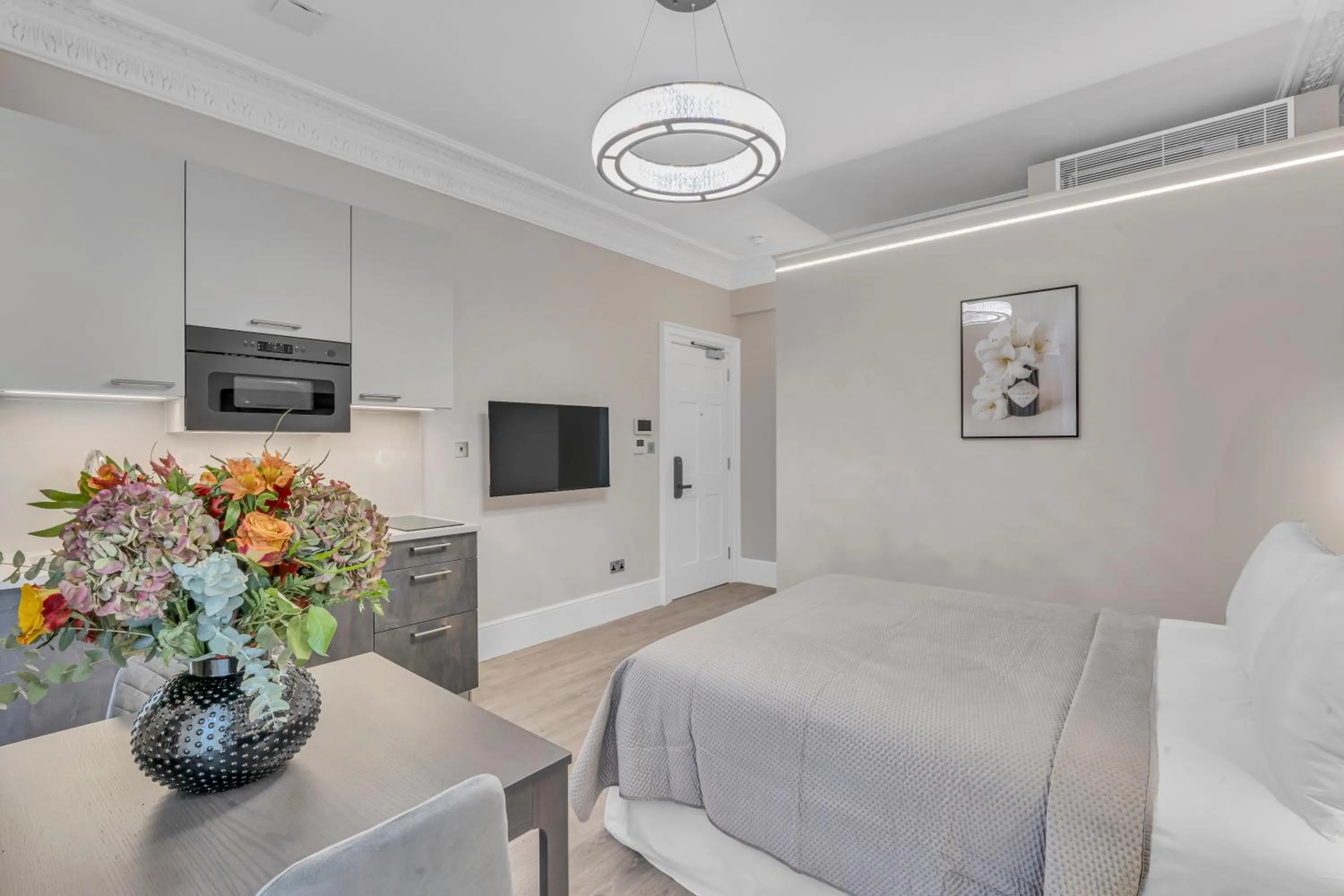 Photo of the whole room, Bed in Cleveland Residences Bloomsbury