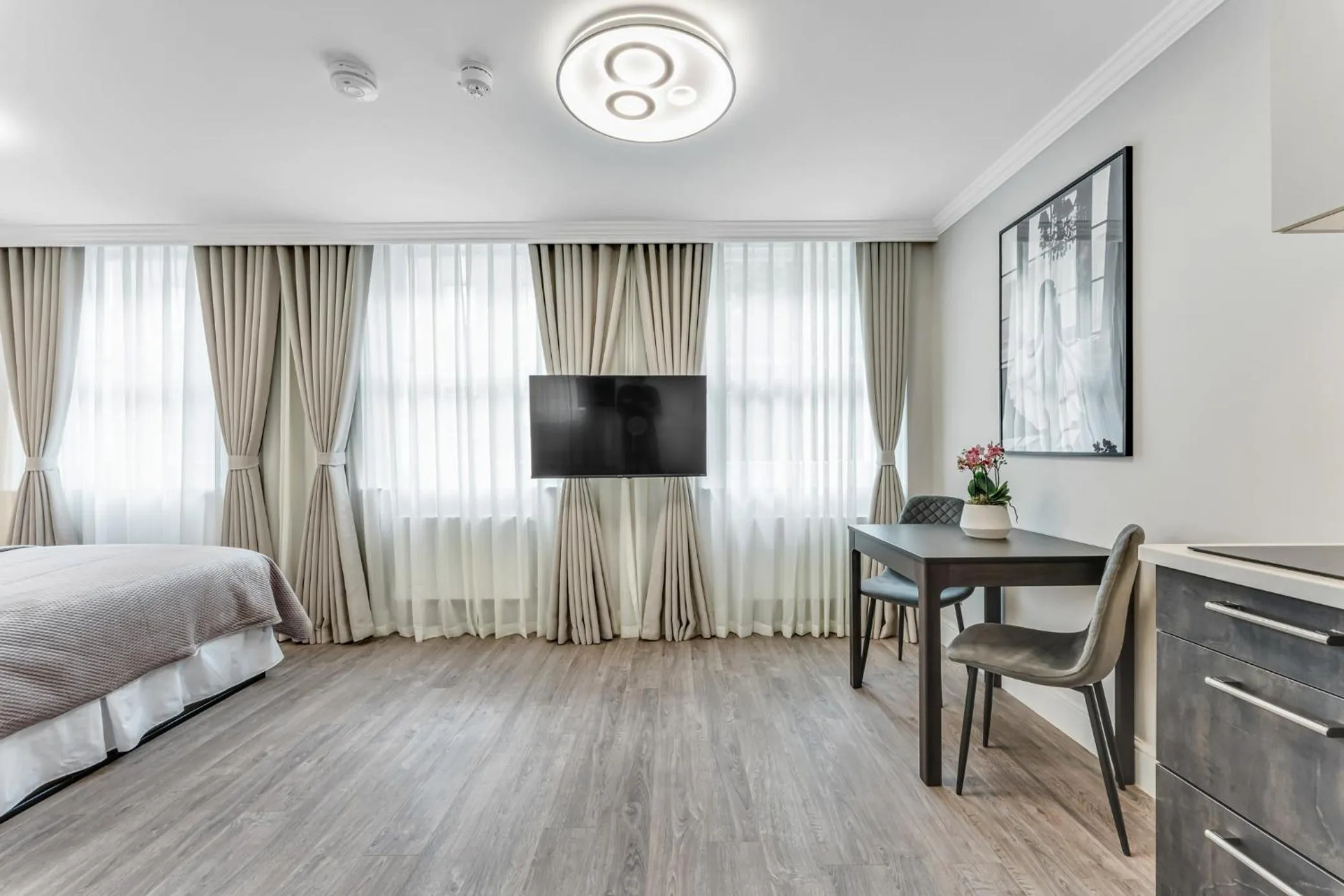 Photo of the whole room, Bed in Cleveland Residences Bloomsbury