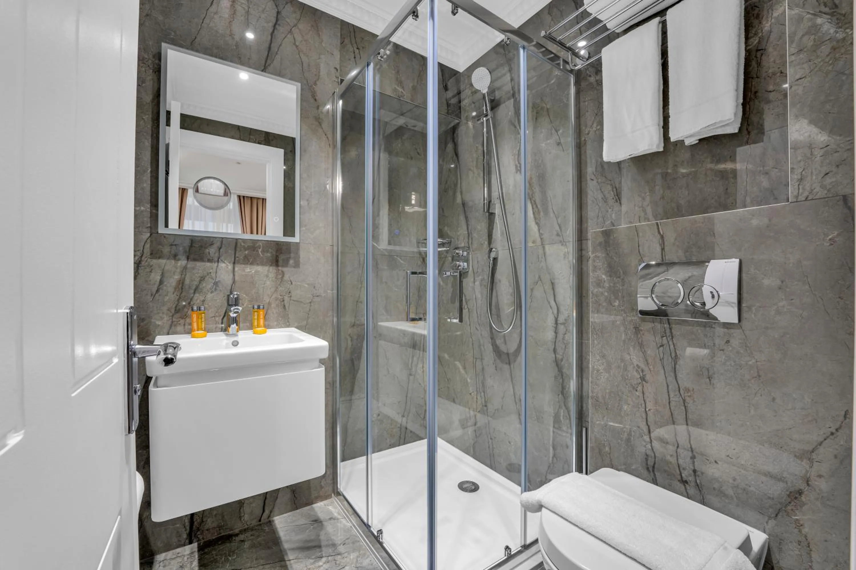 Bathroom in Cleveland Residences Bloomsbury