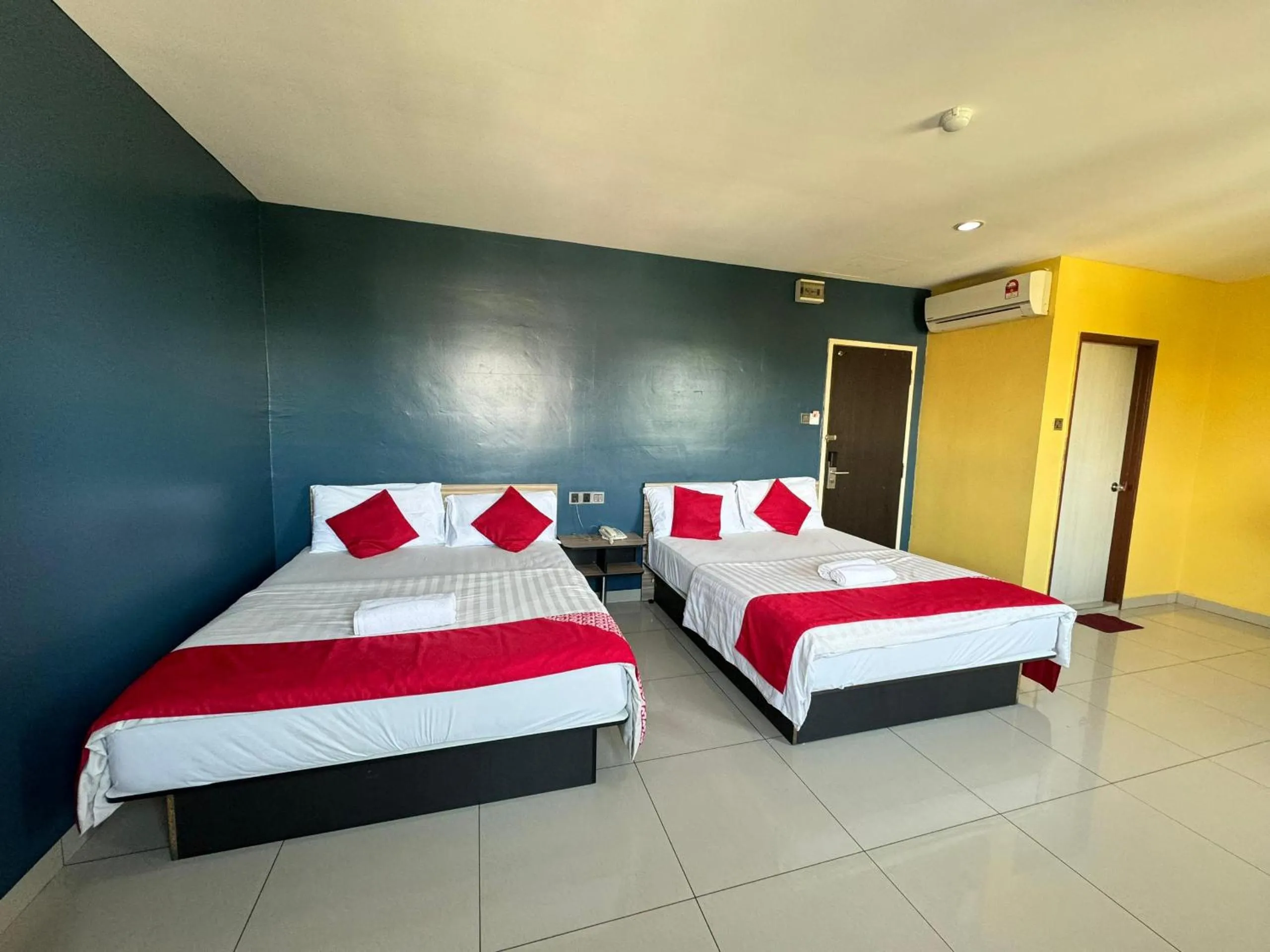 Photo of the whole room, Bed in Hotel Pinji Ipoh