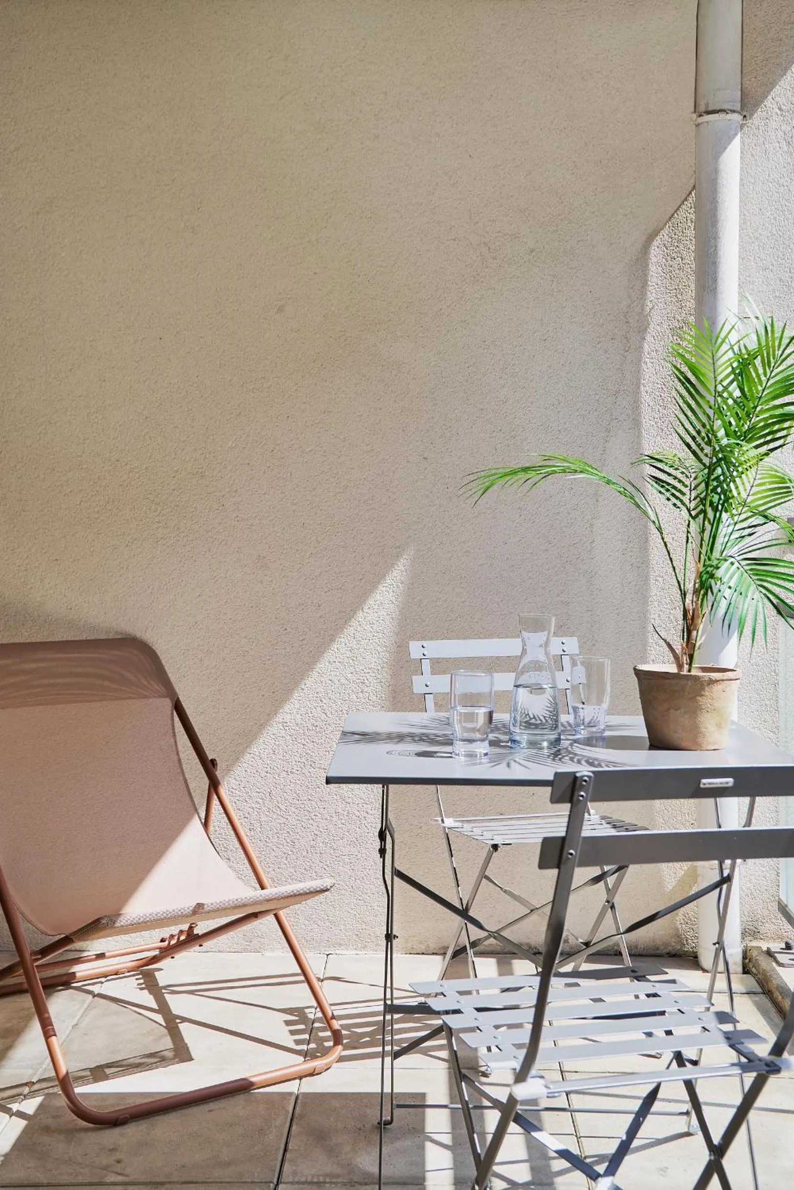 Patio in Hôtel Ligo by HappyCulture