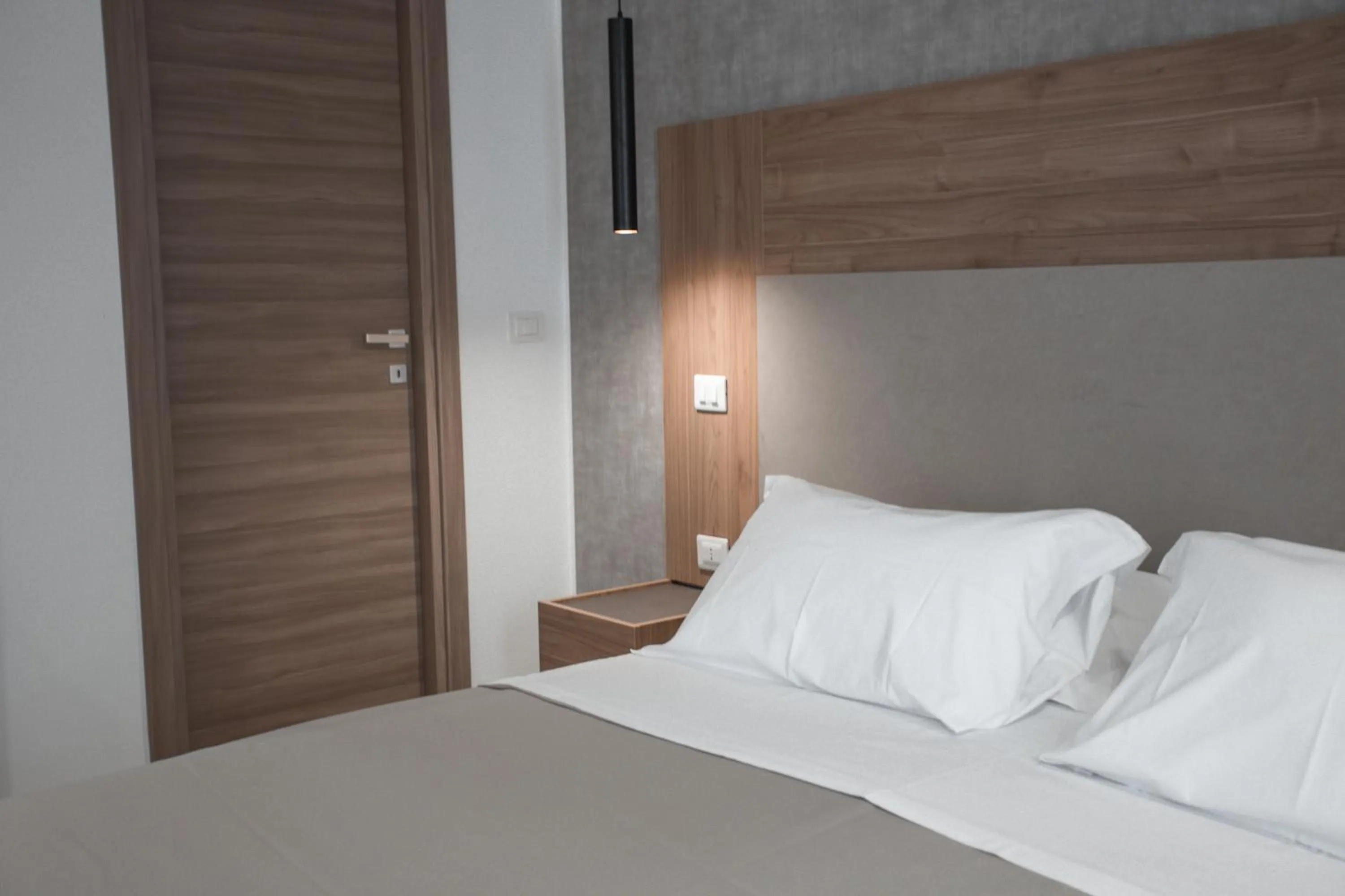 Bedroom, Bed in Alexander House Hotel