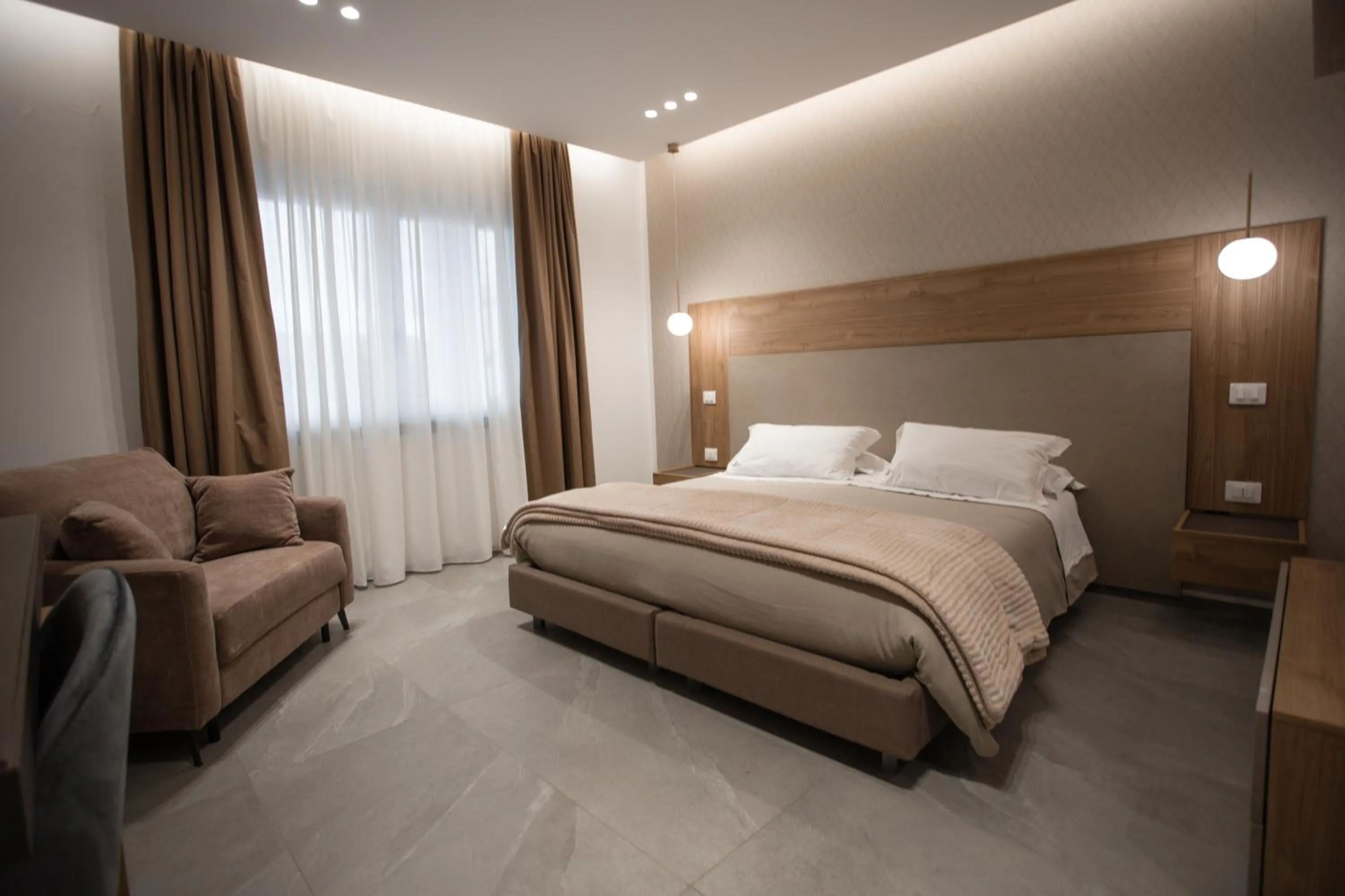 Bedroom, Bed in Alexander House Hotel