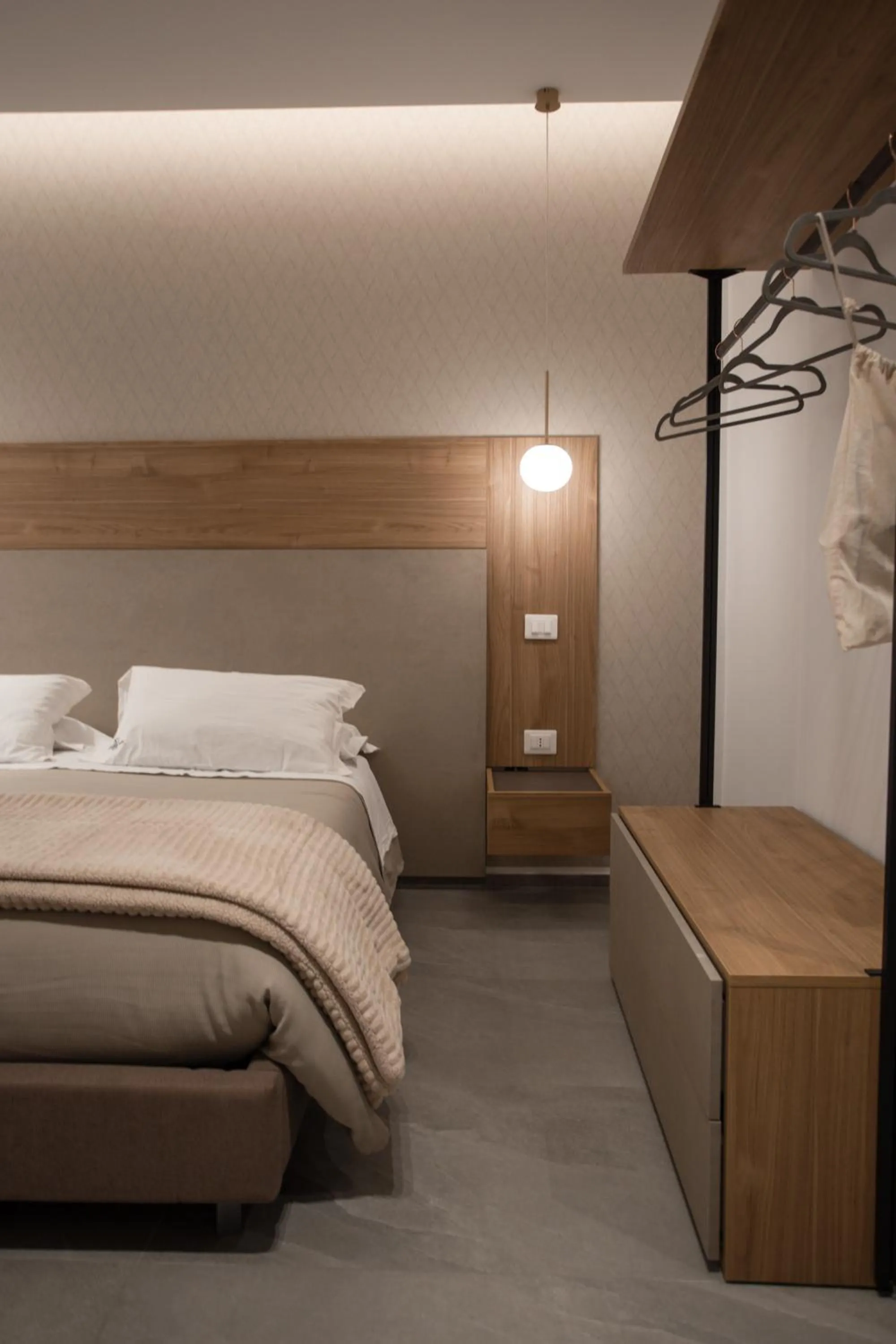 Bedroom, Bed in Alexander House Hotel